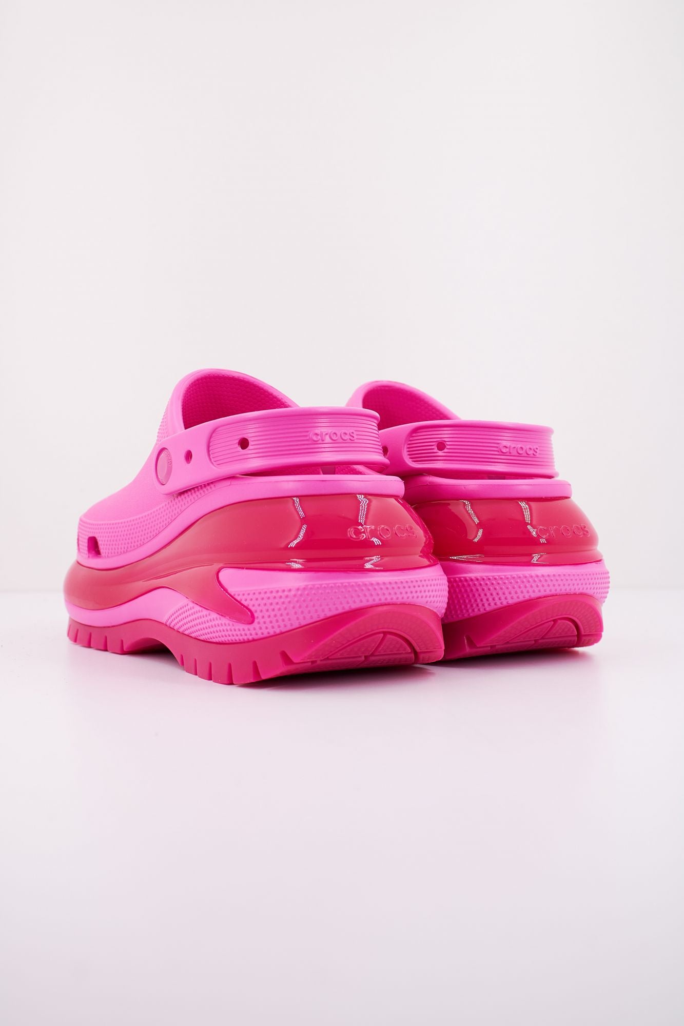 CROCS CLASSIC MEGA CRUSH CLOG en color ROSA (3)