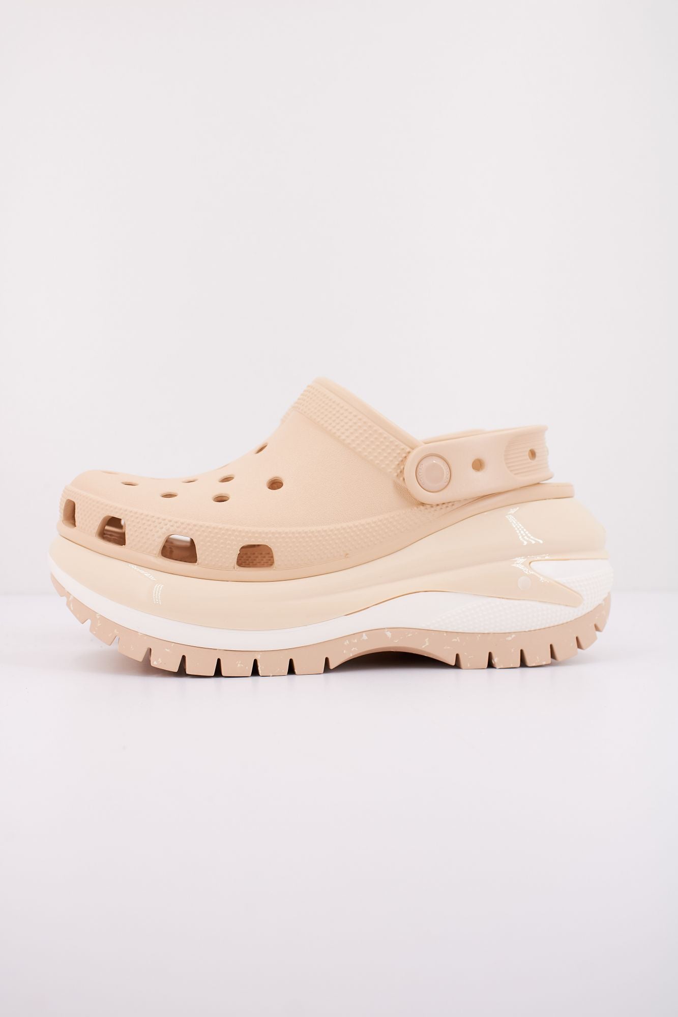CROCS CLASSIC MEGA CRUSH CLOG en color BEIS (1)