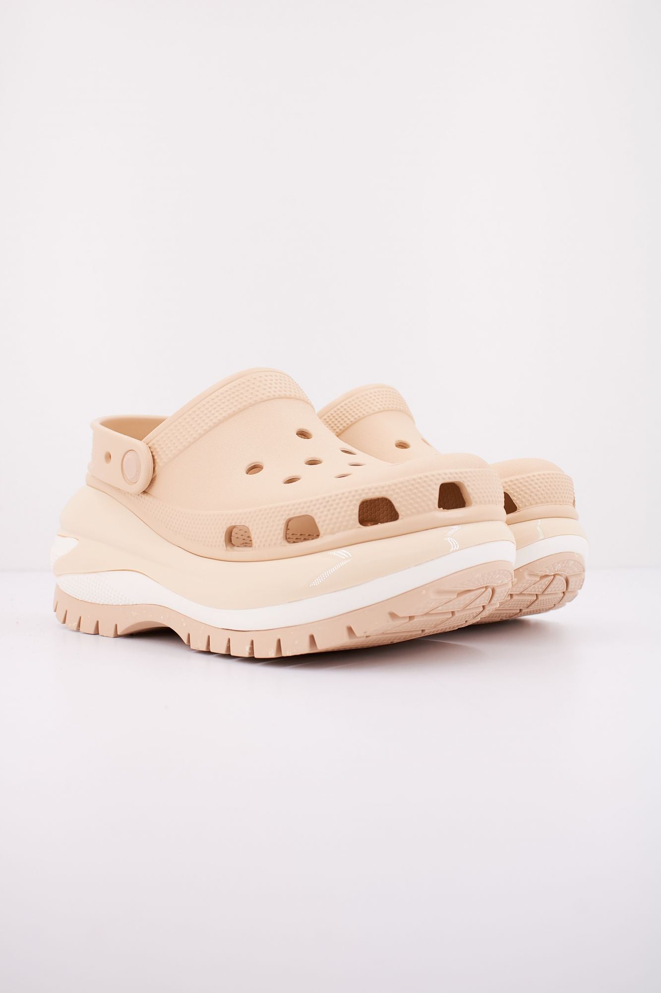 CROCS CLASSIC MEGA CRUSH CLOG en color BEIS (2)