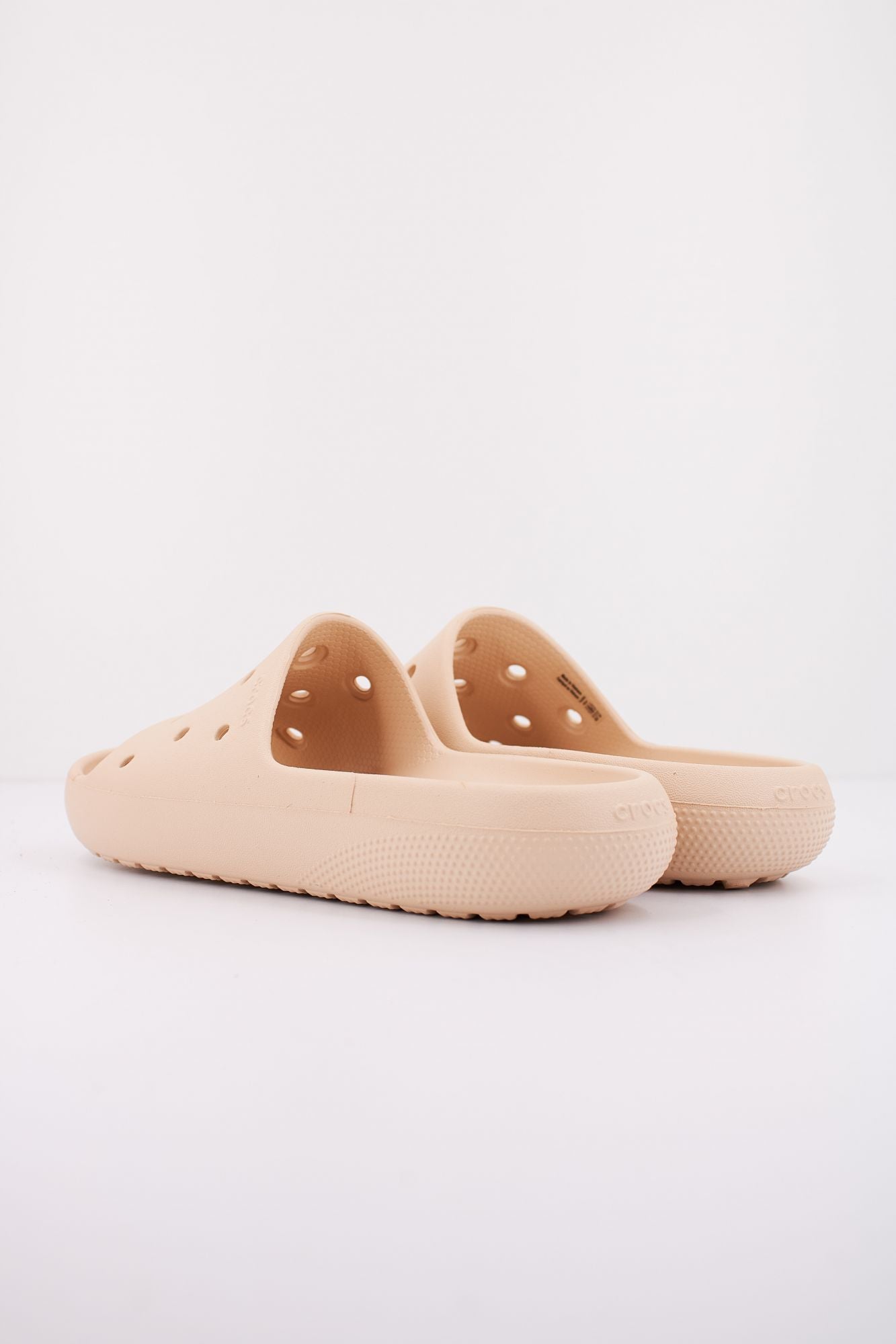 CROCS CLASSIC SLIDE V2 en color BEIS (3)