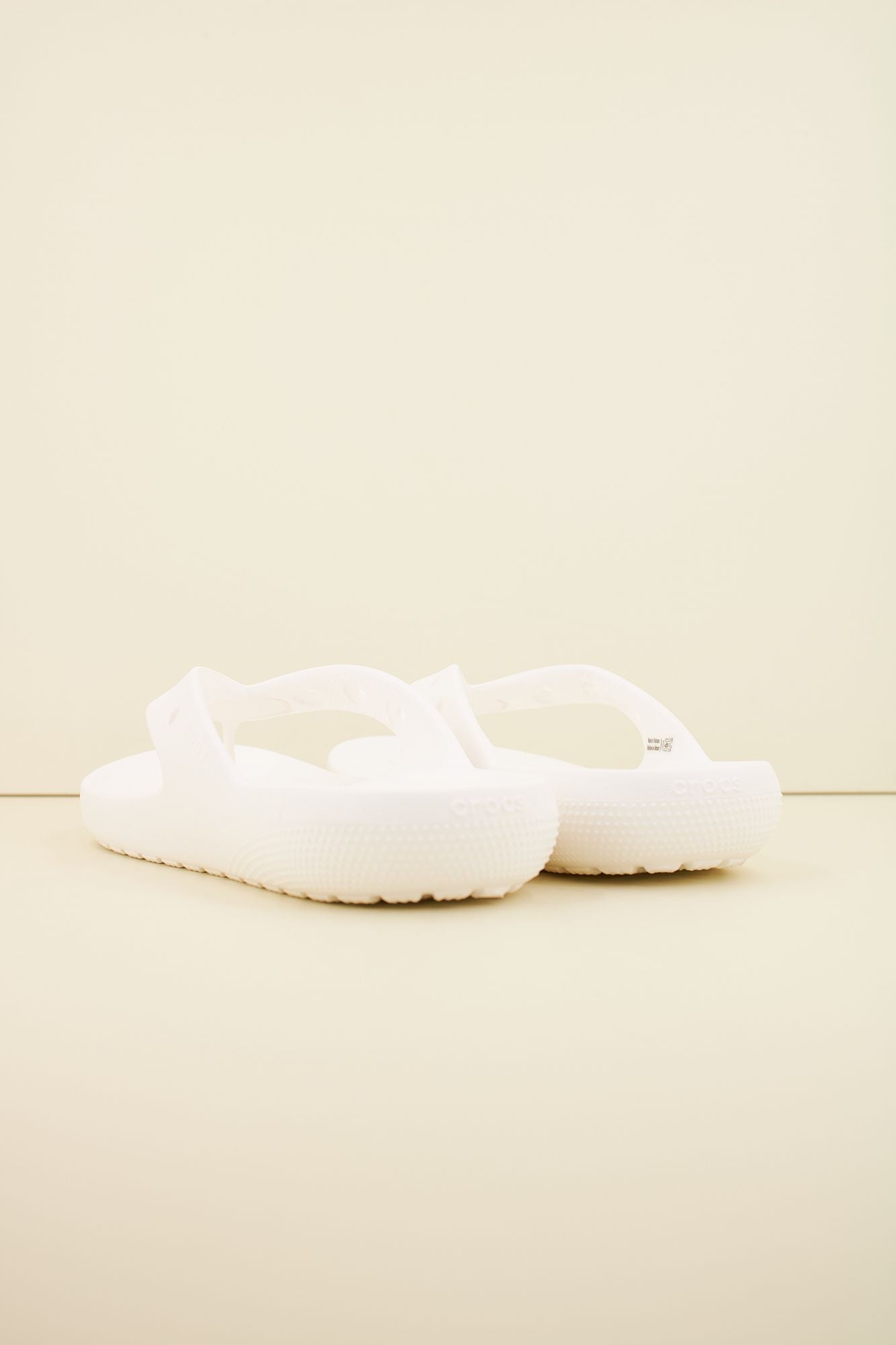 CROCS CLASSIC FLIP V2 en color BLANCO (3)