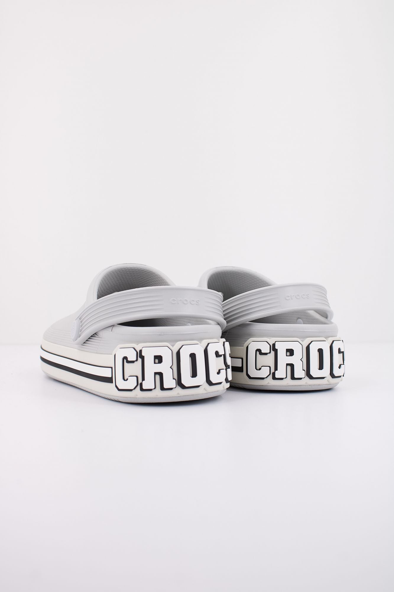 CROCS OFF COURT LOGO CLOG en color GRIS (3)