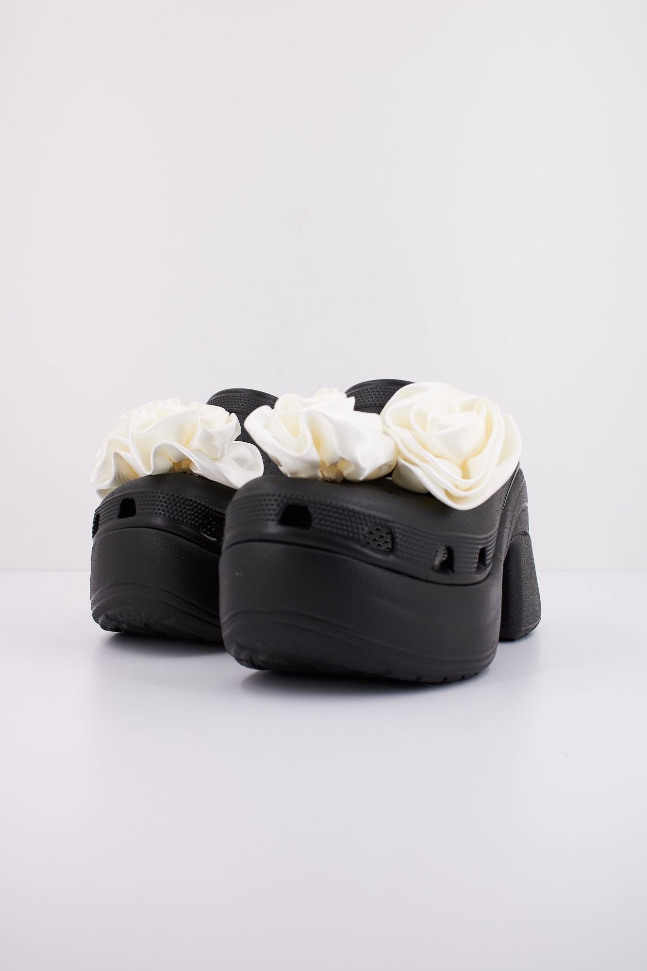 CROCS SIREN ROSETTE CLOG U en color NEGRO (2)