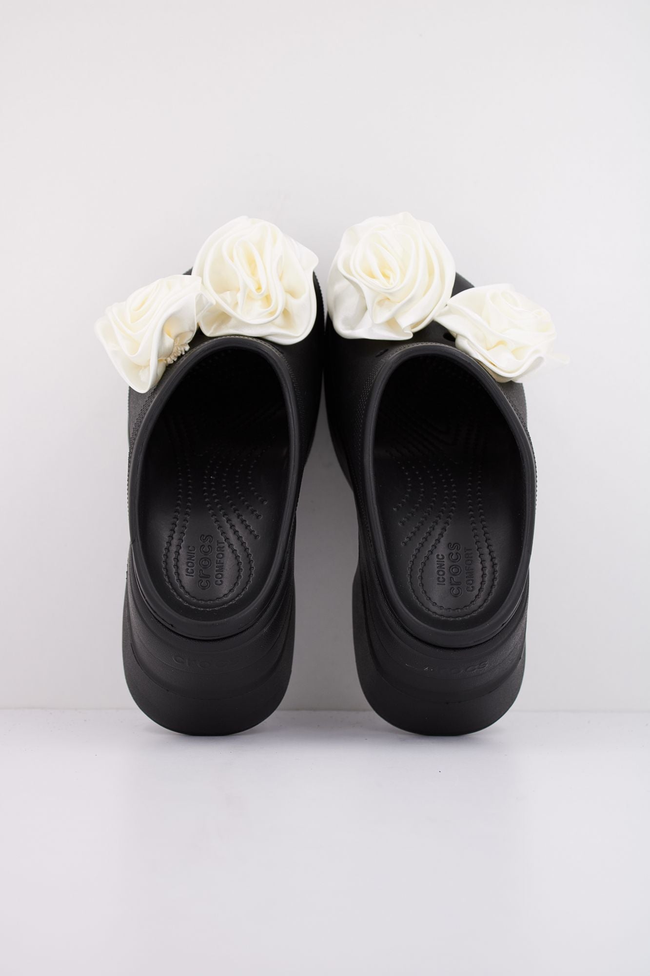 CROCS SIREN ROSETTE CLOG U en color NEGRO (3)