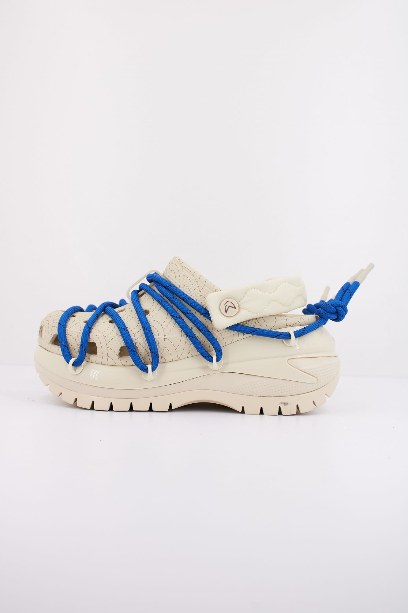 CROCS RAUW AXCROCS en color BEIS (1)