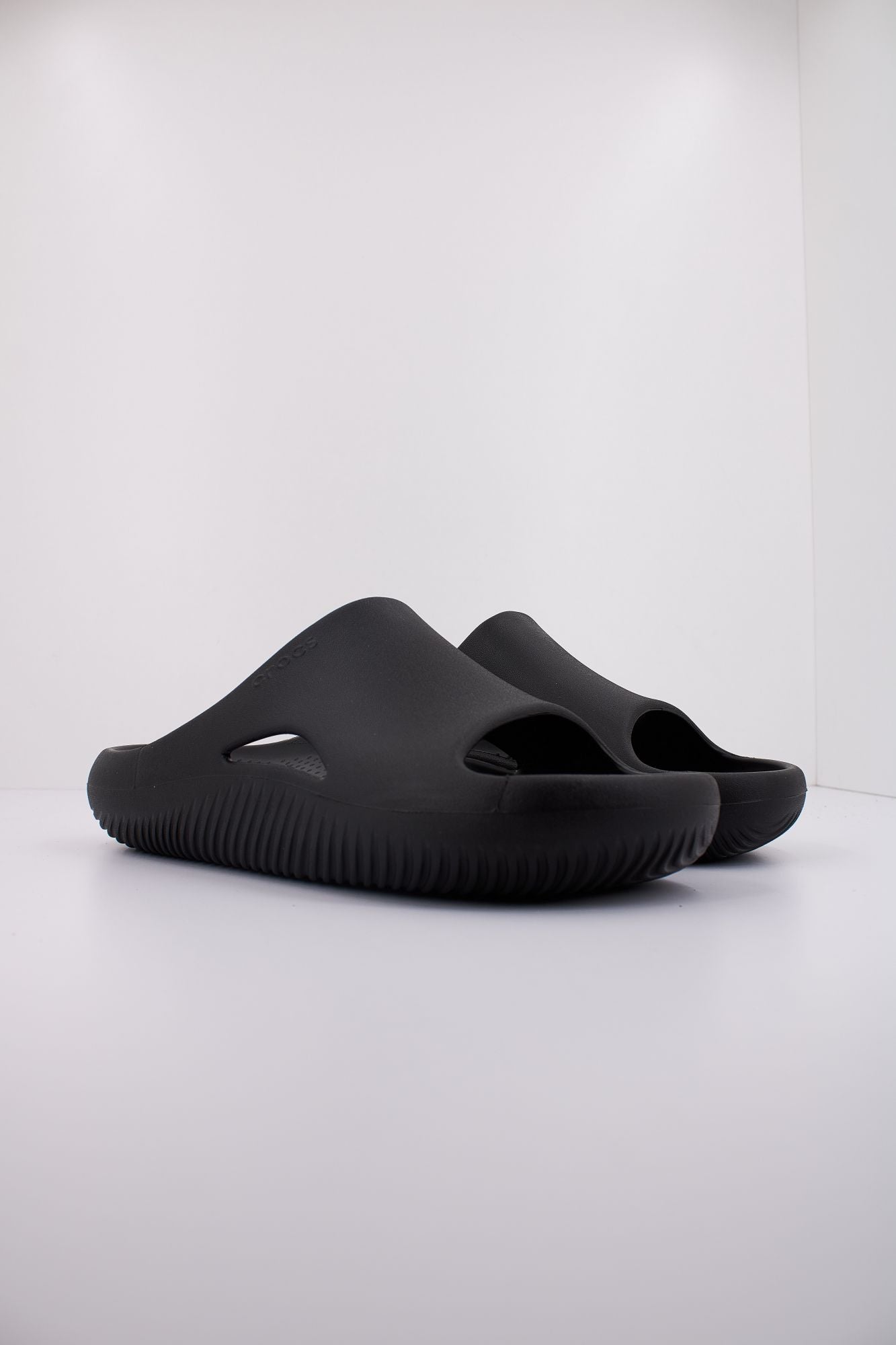 CROCS MELLOW RECOVERY SLIDE en color NEGRO (2)