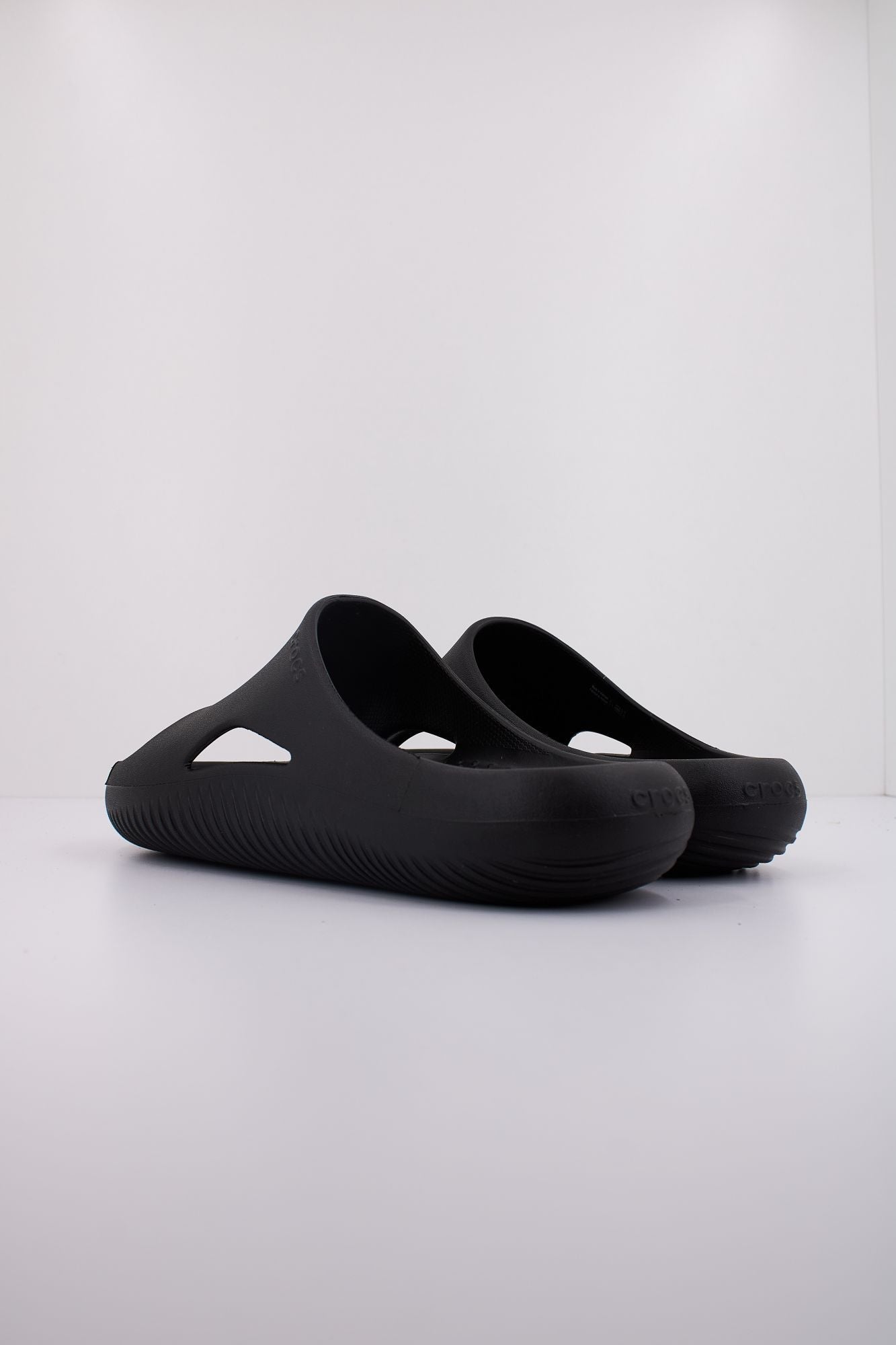 CROCS MELLOW RECOVERY SLIDE en color NEGRO (4)