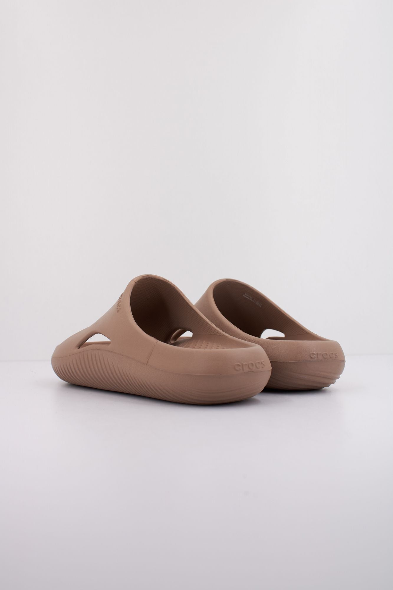 CROCS MELLOW RECOVERY SLIDE en color MARRON (4)
