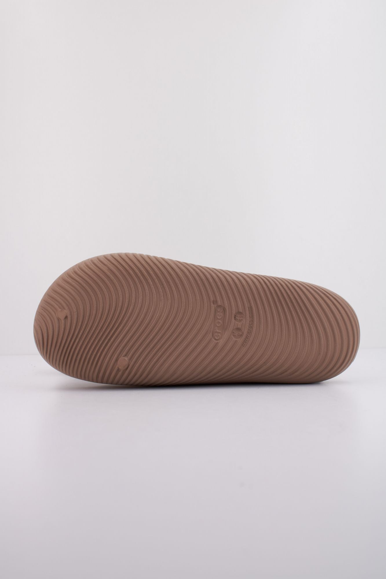 CROCS MELLOW RECOVERY SLIDE en color MARRON (5)