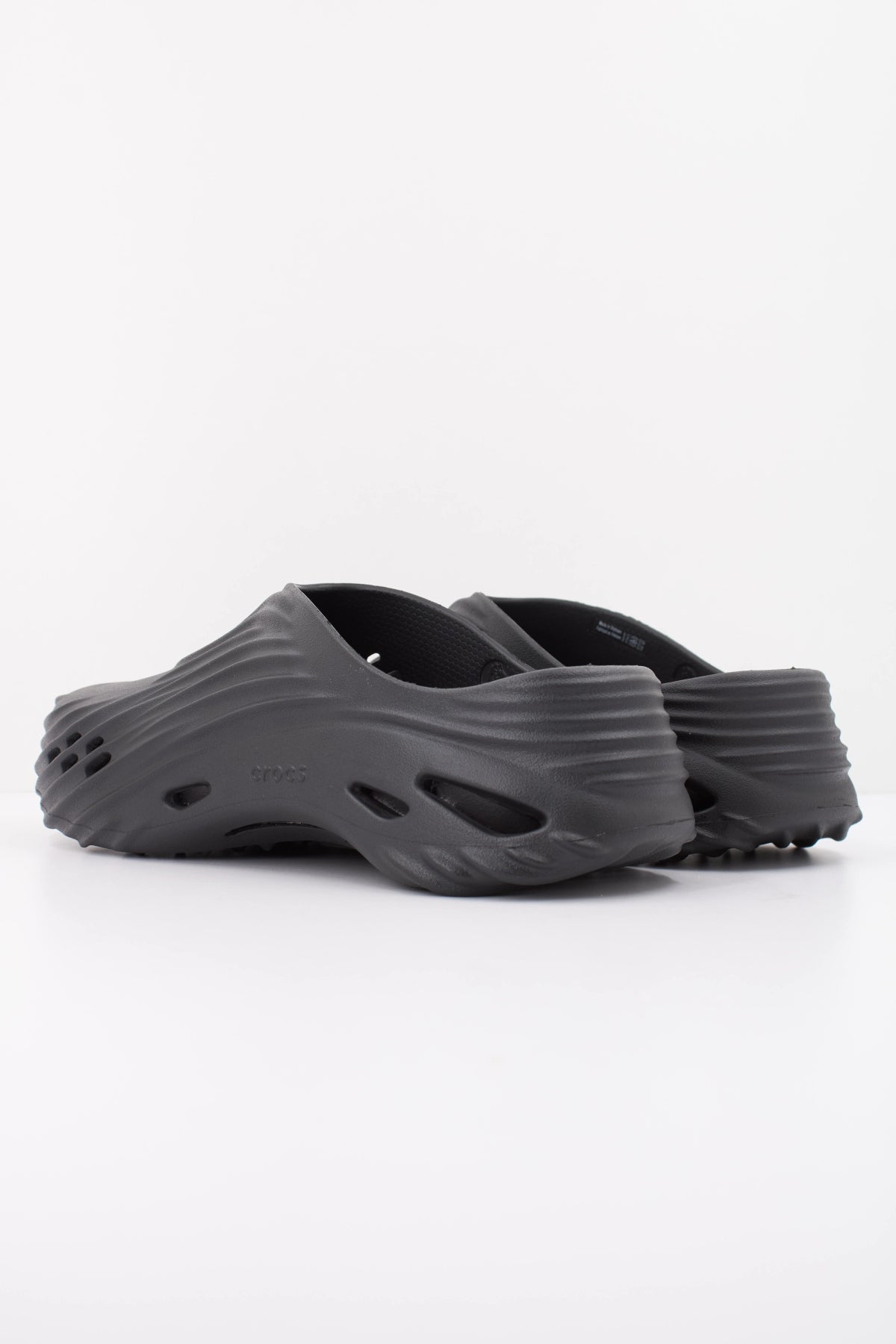 CROCS ECHO WAVE U en color NEGRO (4)