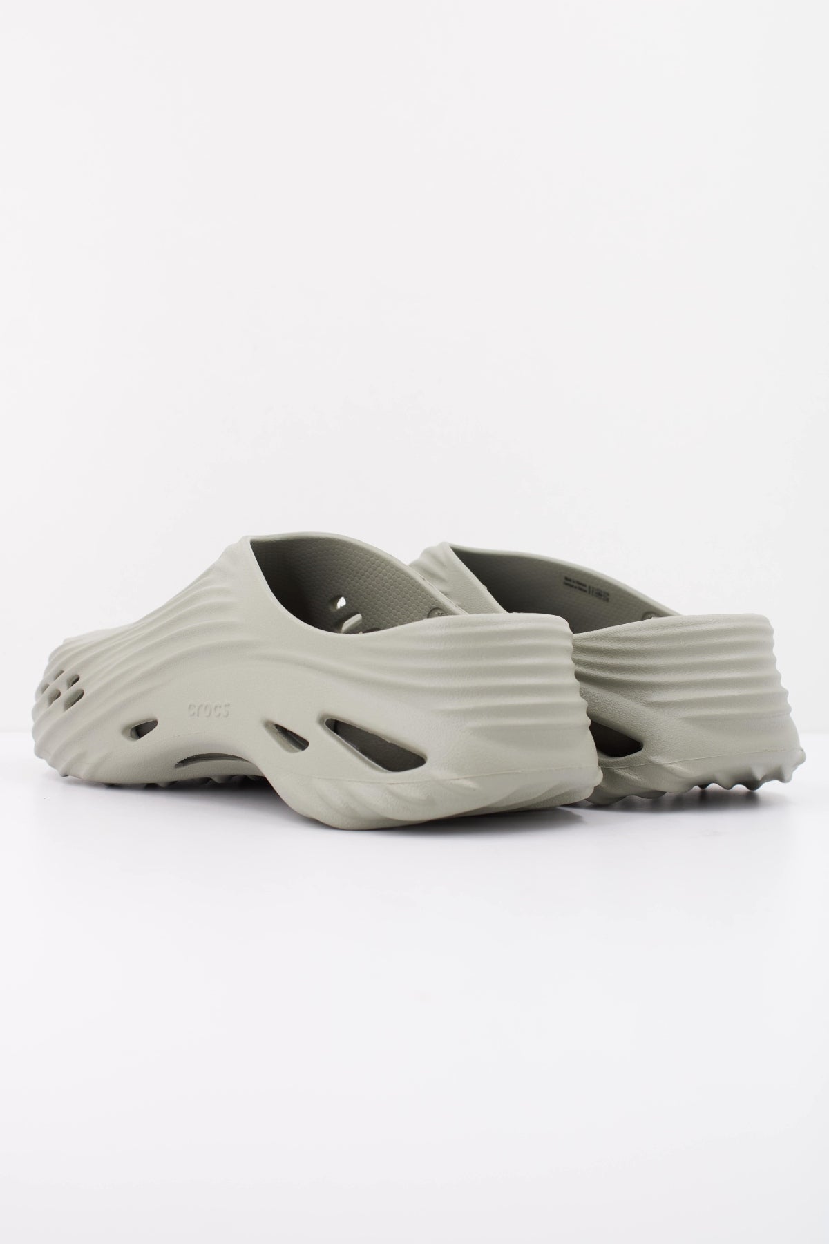 CROCS ECHO WAVE U en color GRIS (4)