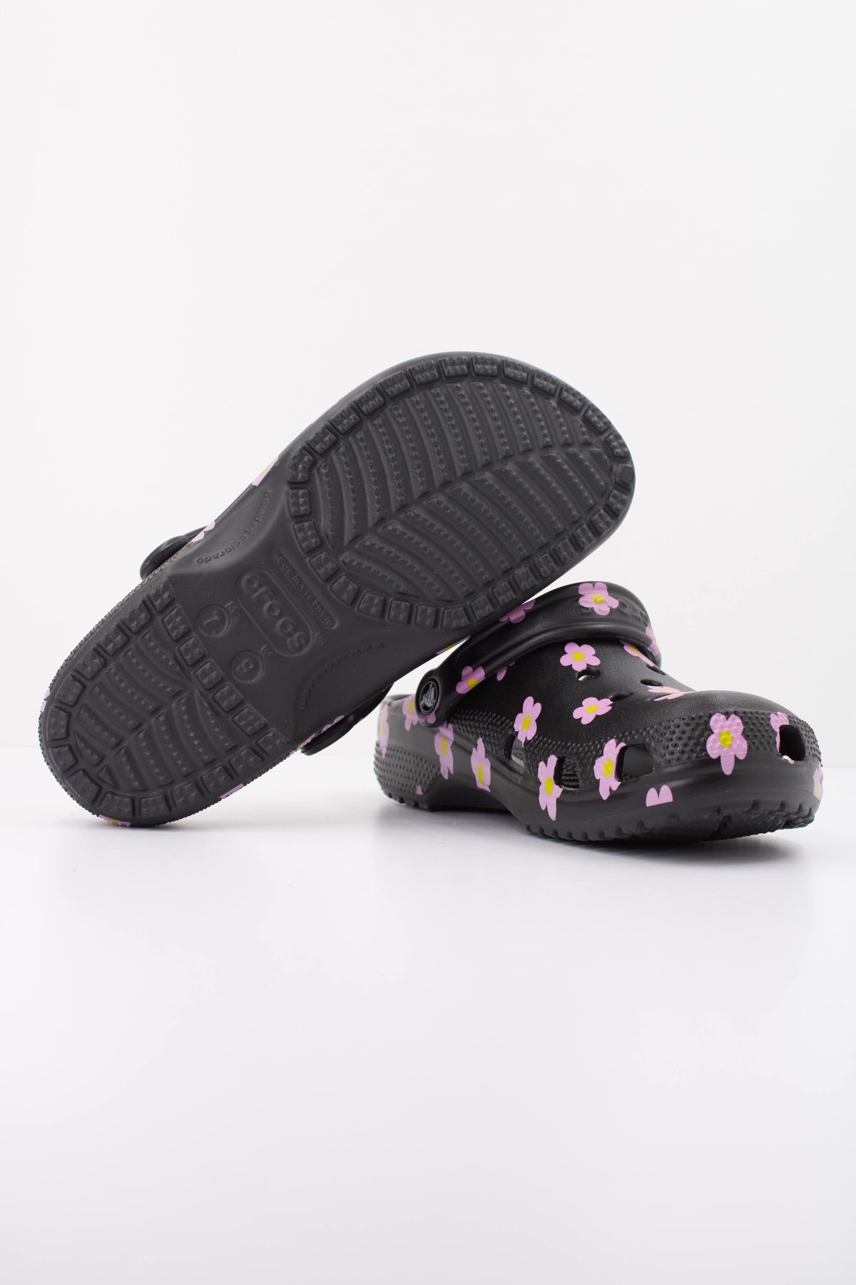 CROCS SANDALIA CLASSIC FLOWER CLO en color NEGRO (5)