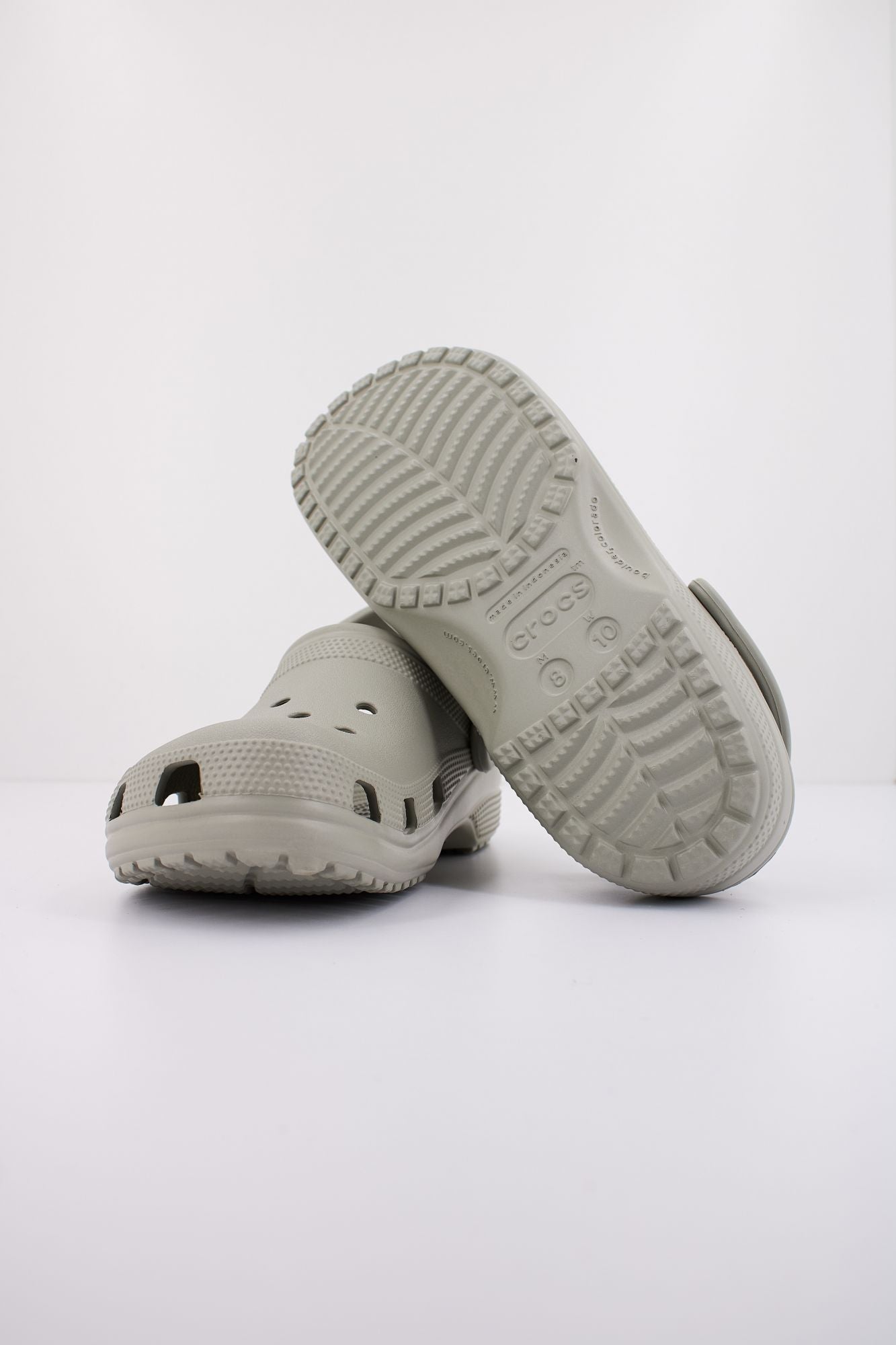 CROCS CLASSIC en color GRIS (4)