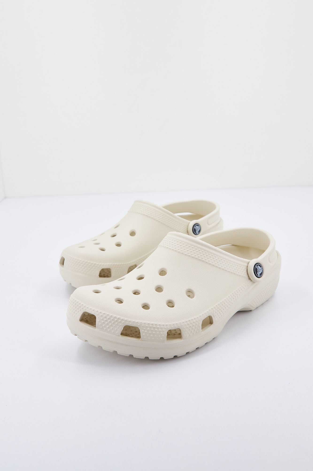 CROCS CLASSIC U en color BEIS (2)
