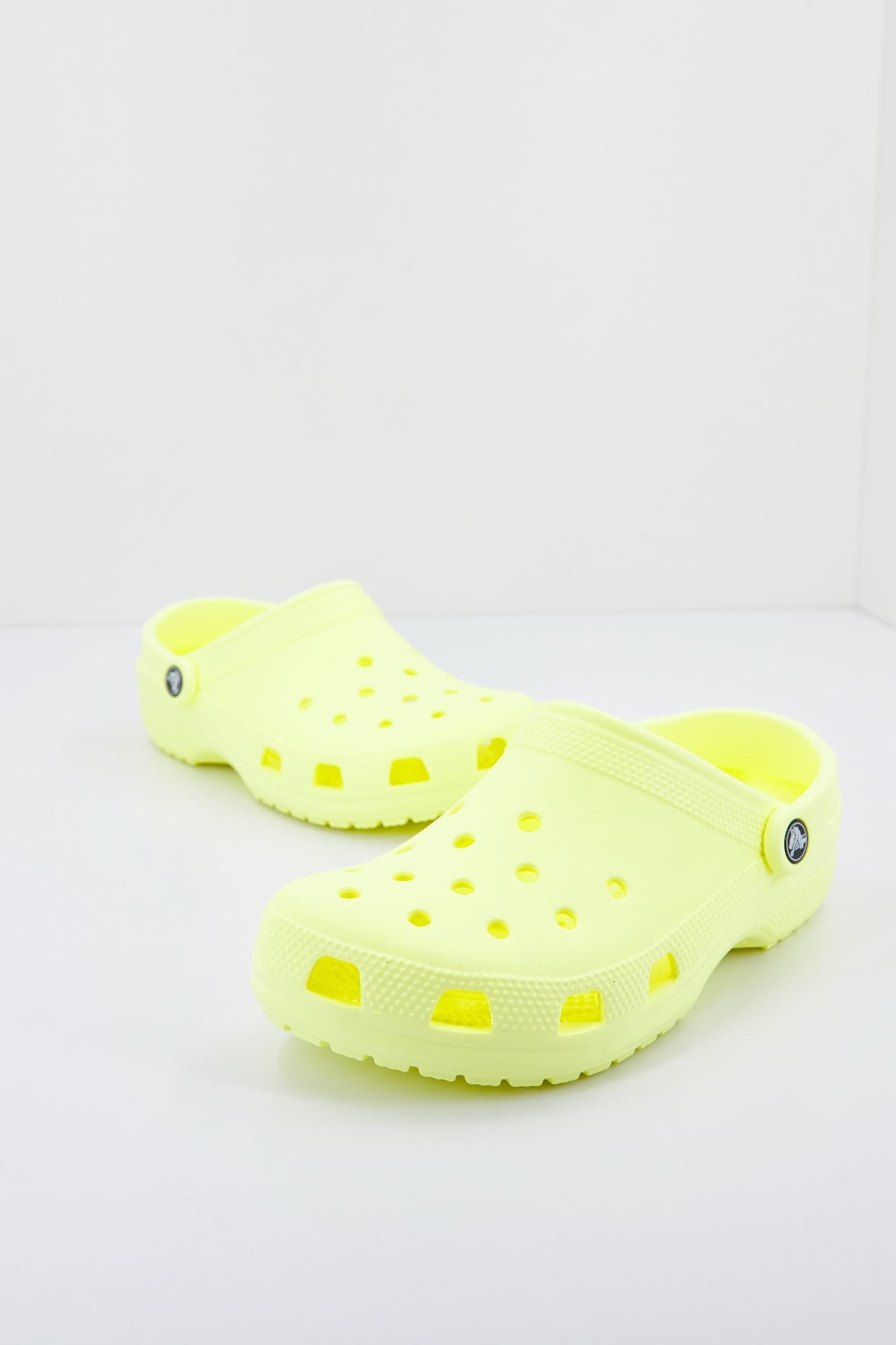 CROCS CLASSIC U en color AMARILLO (1)