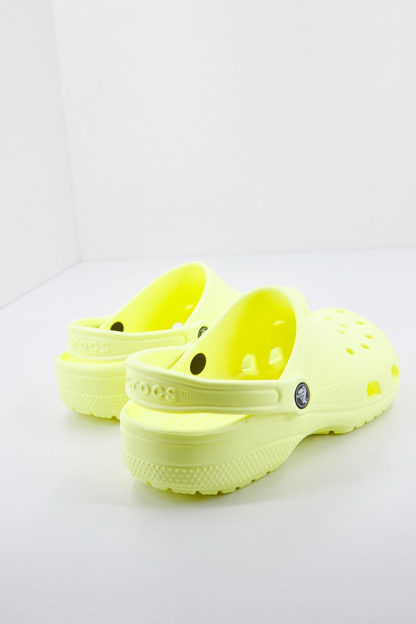 CROCS CLASSIC U en color AMARILLO (3)