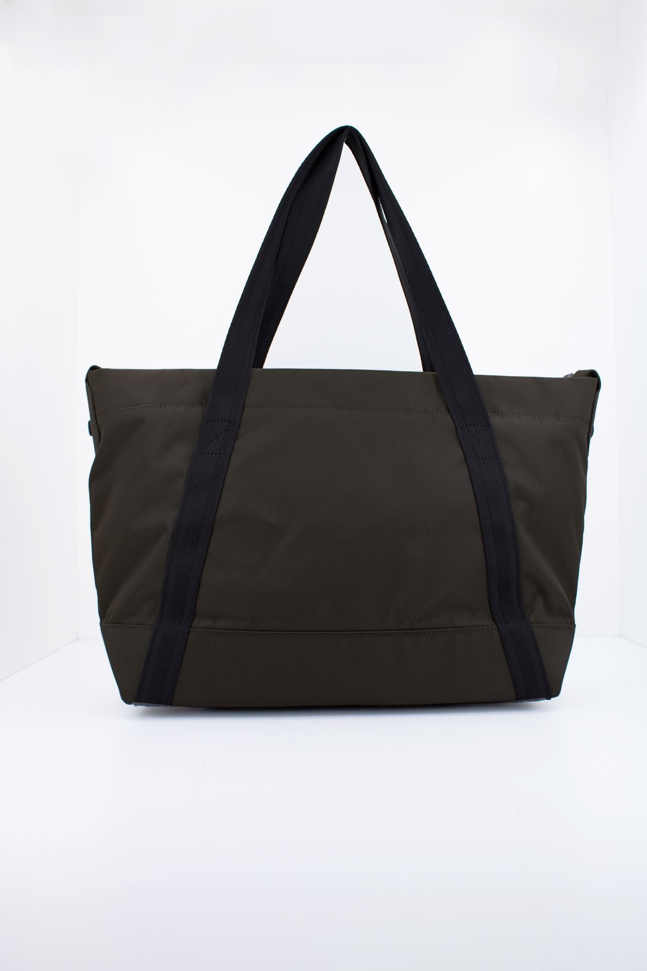HUNTER TOTE NYLON MIDI en color VERDE (3)
