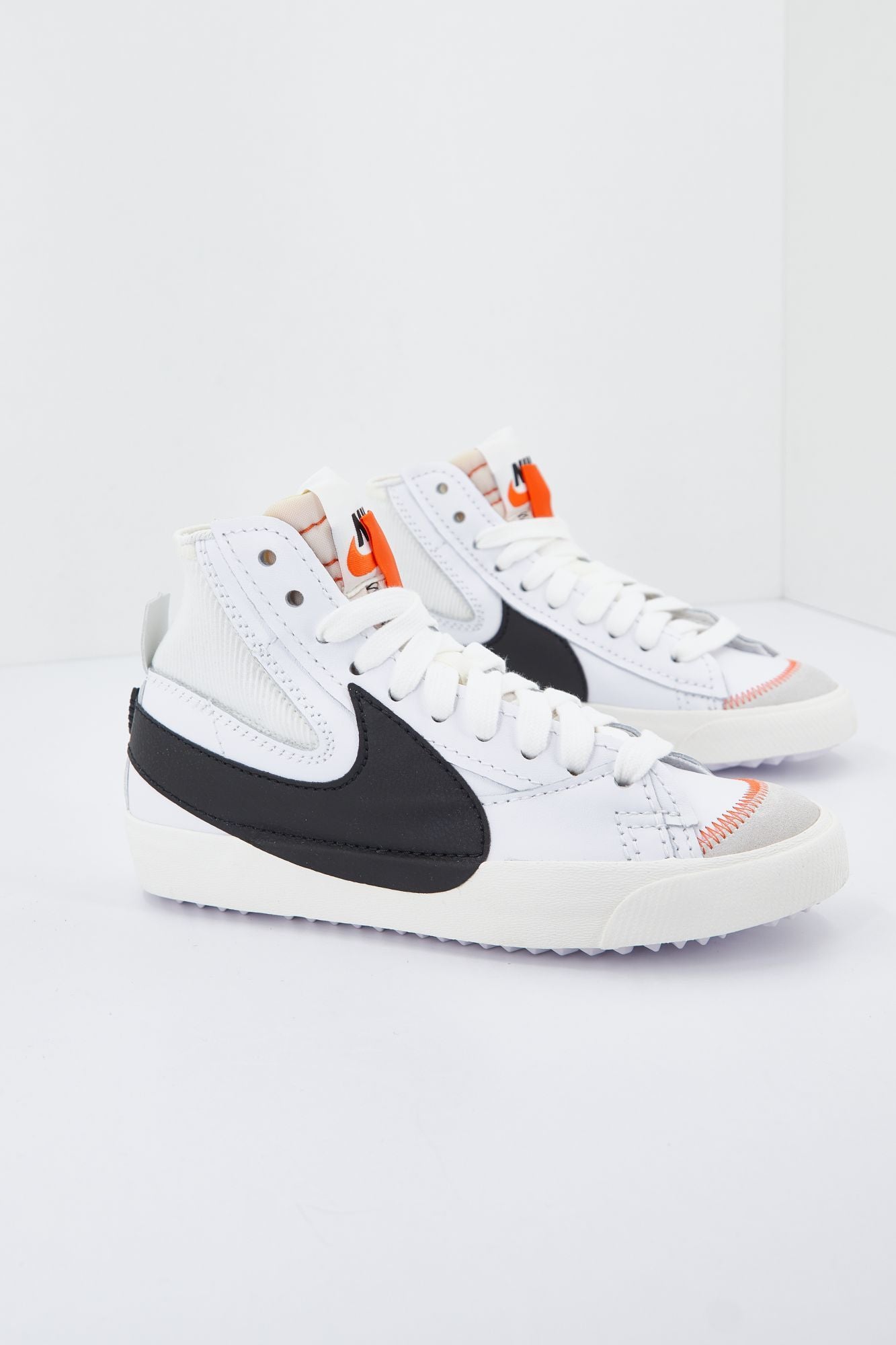 NIKE BLAZER MID '77 JUMBO en color BLANCO (1)