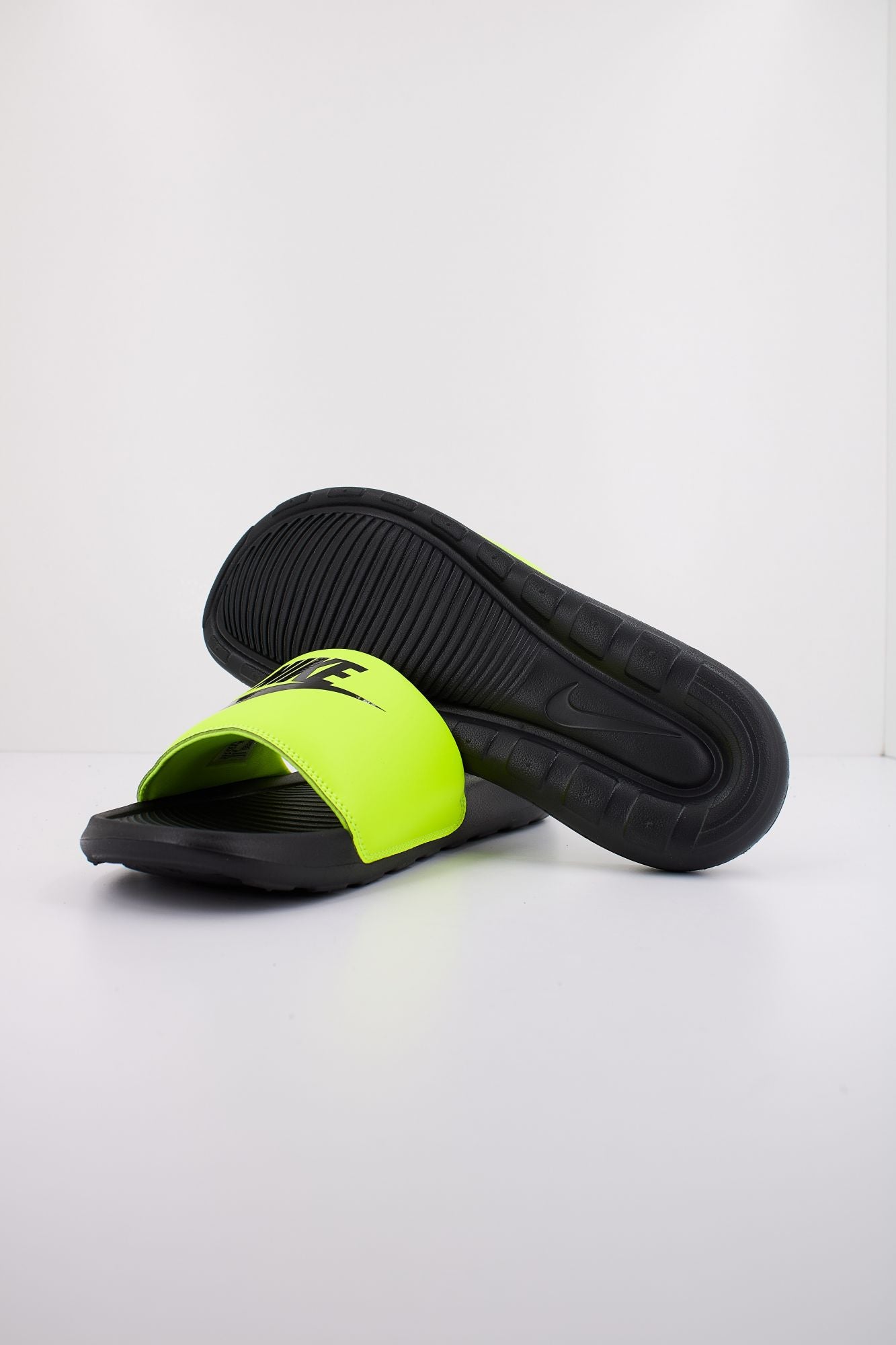 NIKE VICTORY ONE en color VERDE (5)