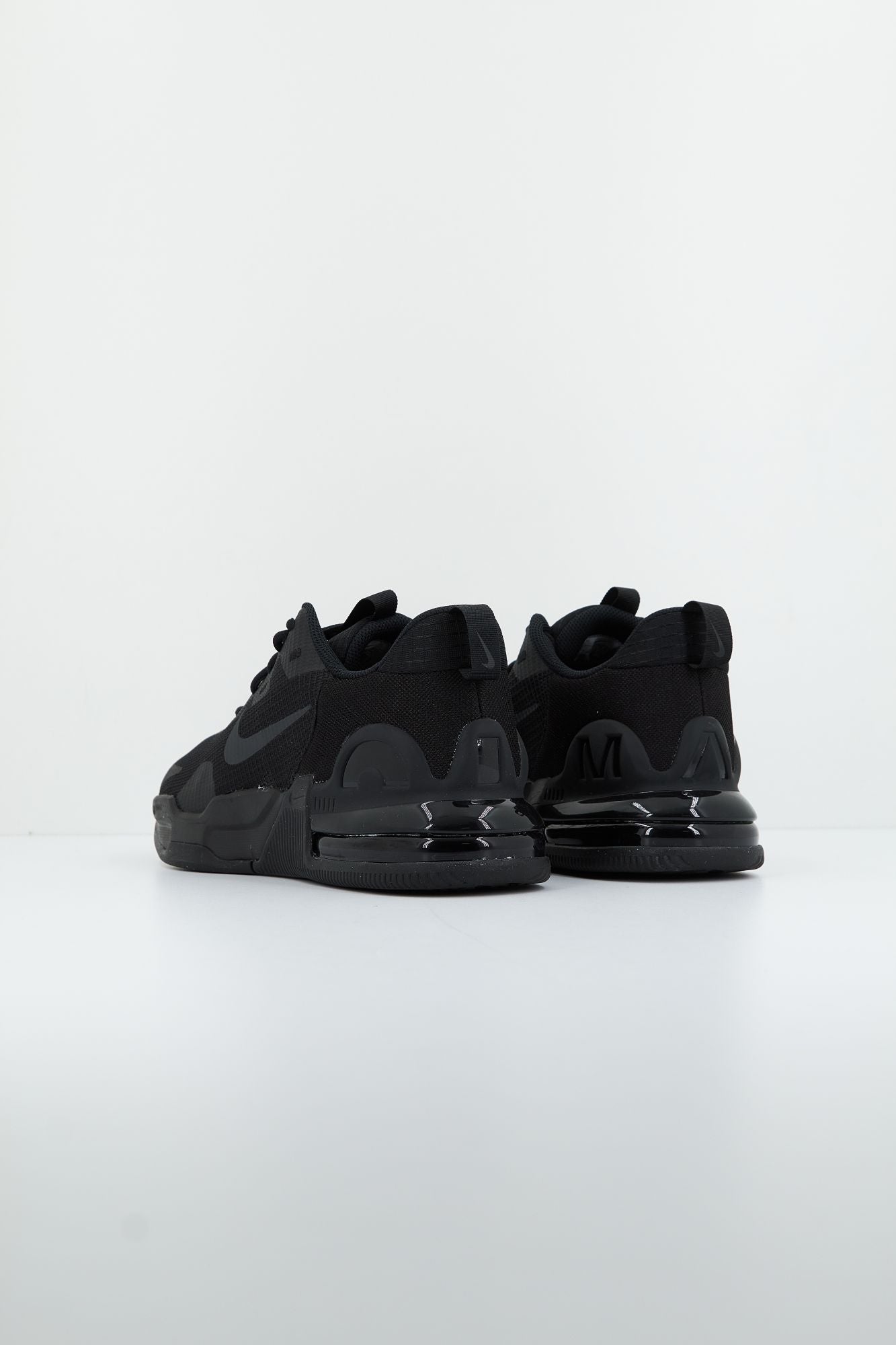 NIKE AIR MAX ALPHA TRAINER 5 en color NEGRO (3)