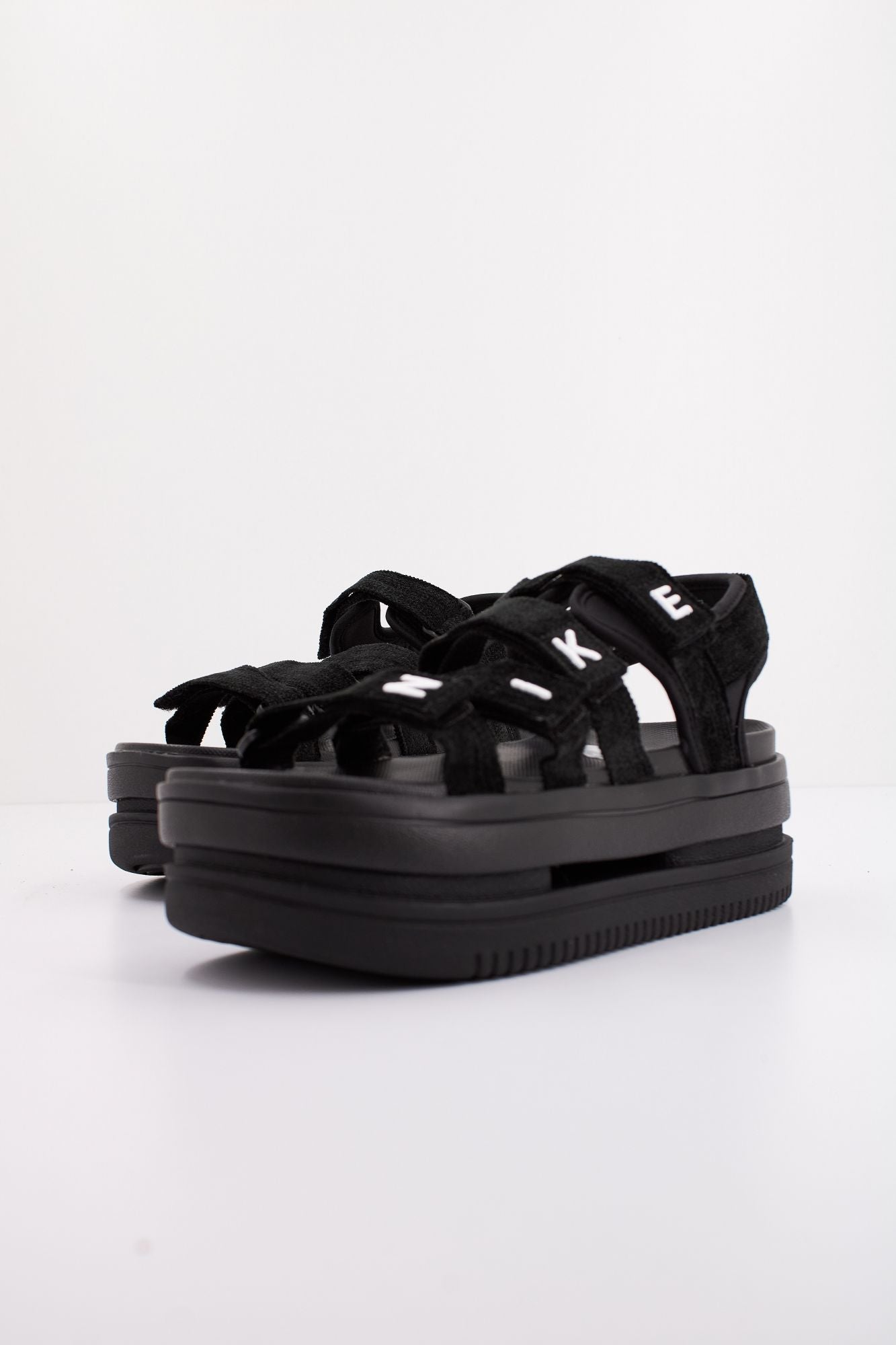 NIKE ICON CLASSIC SNDL SE en color NEGRO (2)
