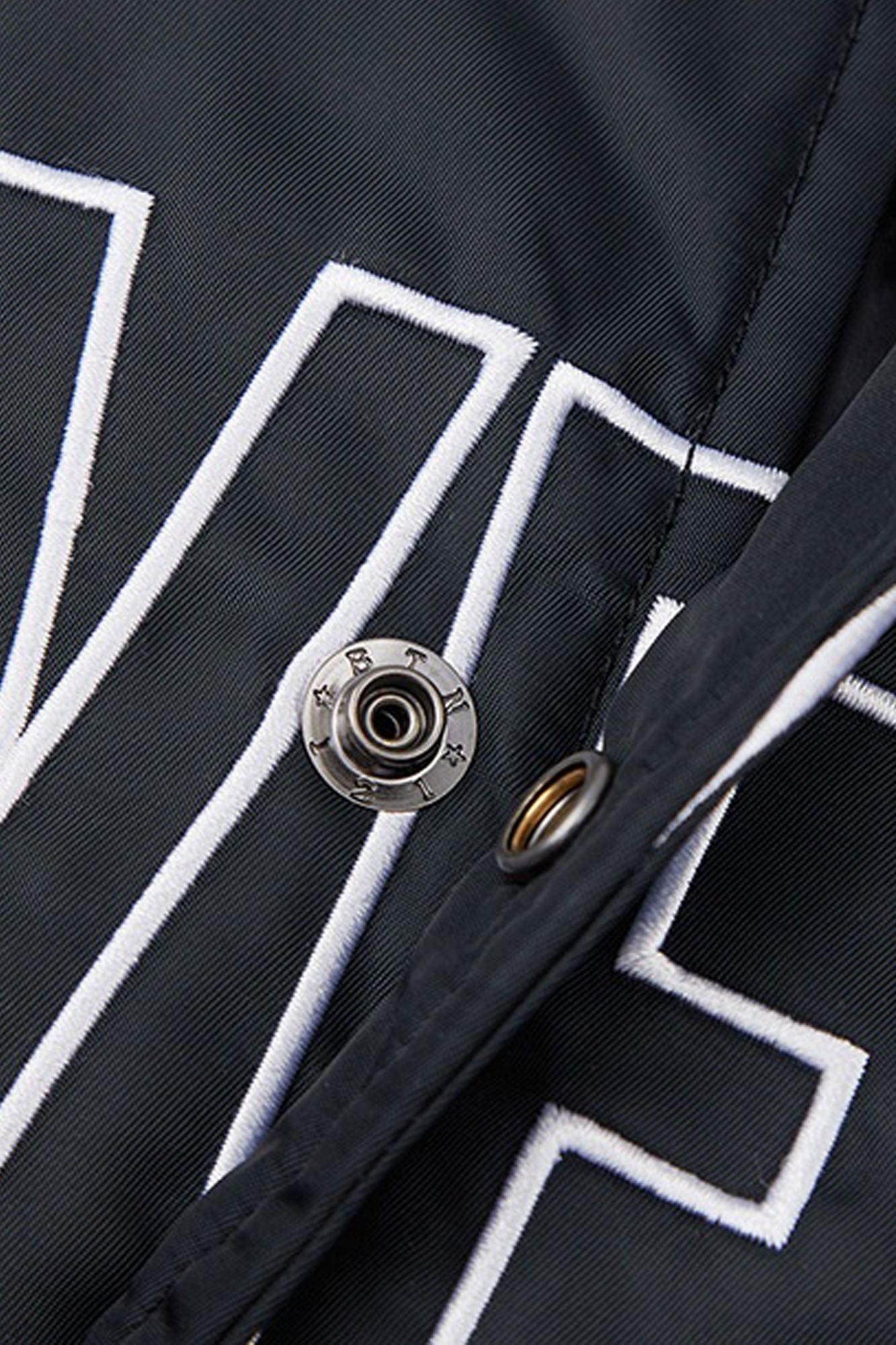 CONVERSE RETRO VARSITY JACKET en color NEGRO (3)