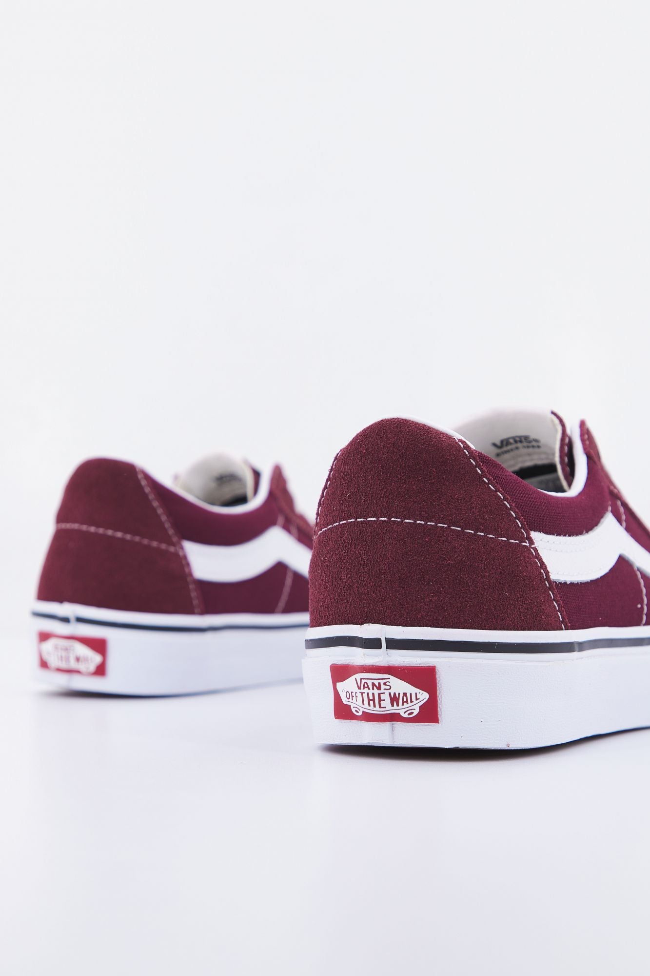 VANS UA SK8-LOW en color BURDEOS (3)