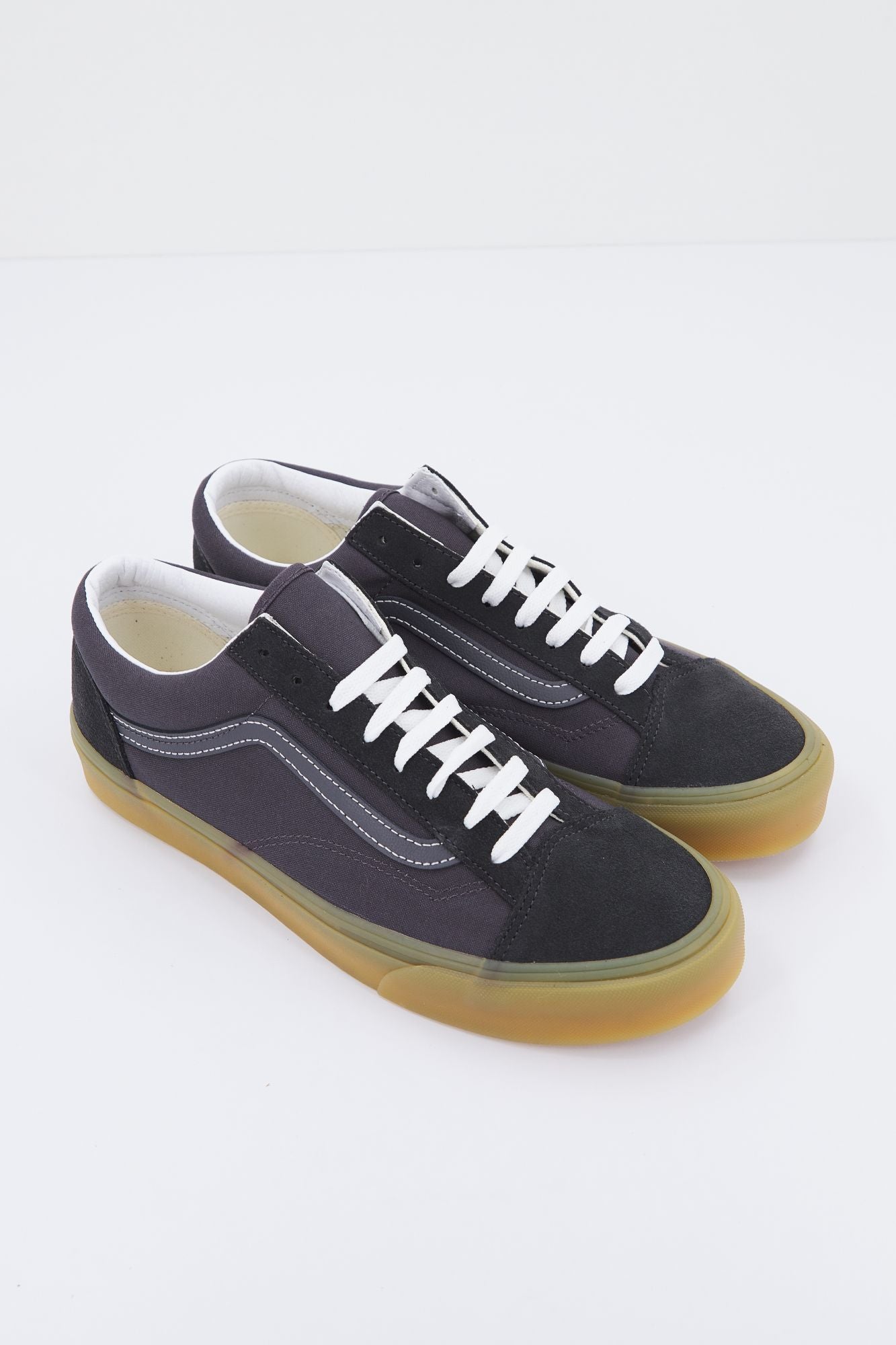 VANS UA STYLE 36 en color GRIS (4)