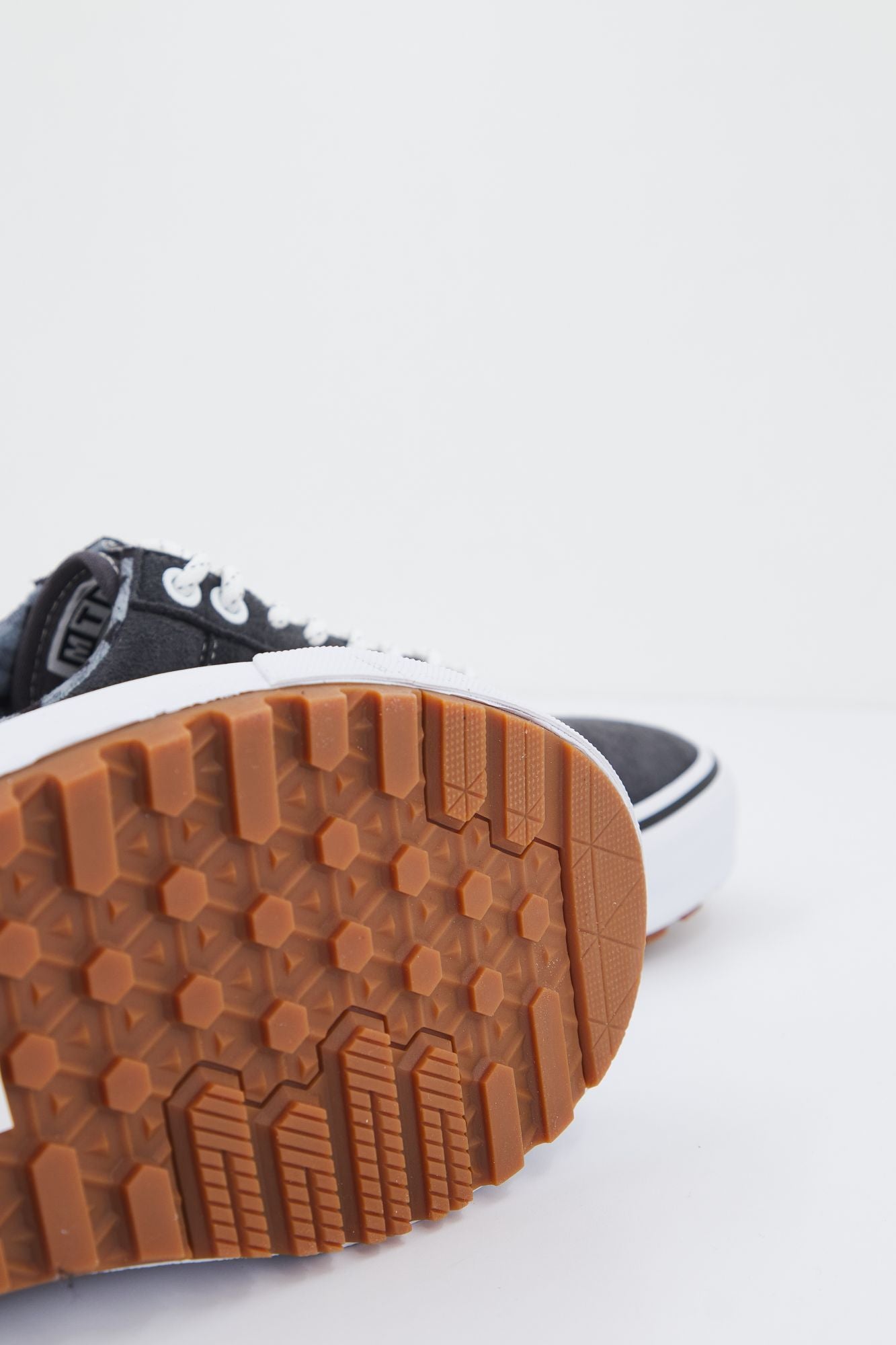 VANS UA OLD SKOOL en color GRIS (4)