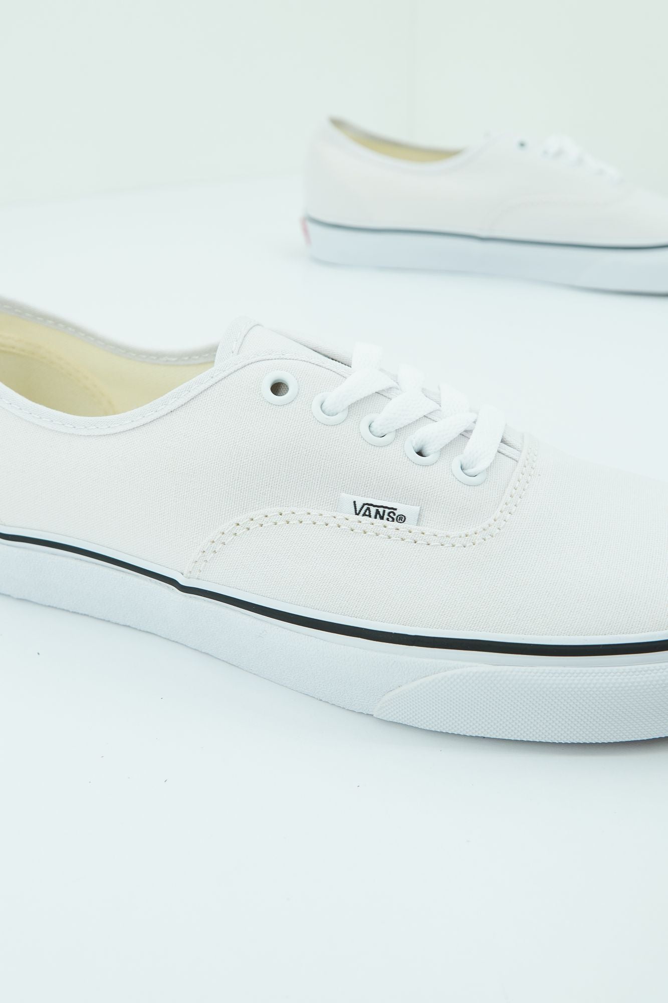 VANS UA AUTHENTIC en color BLANCO (3)