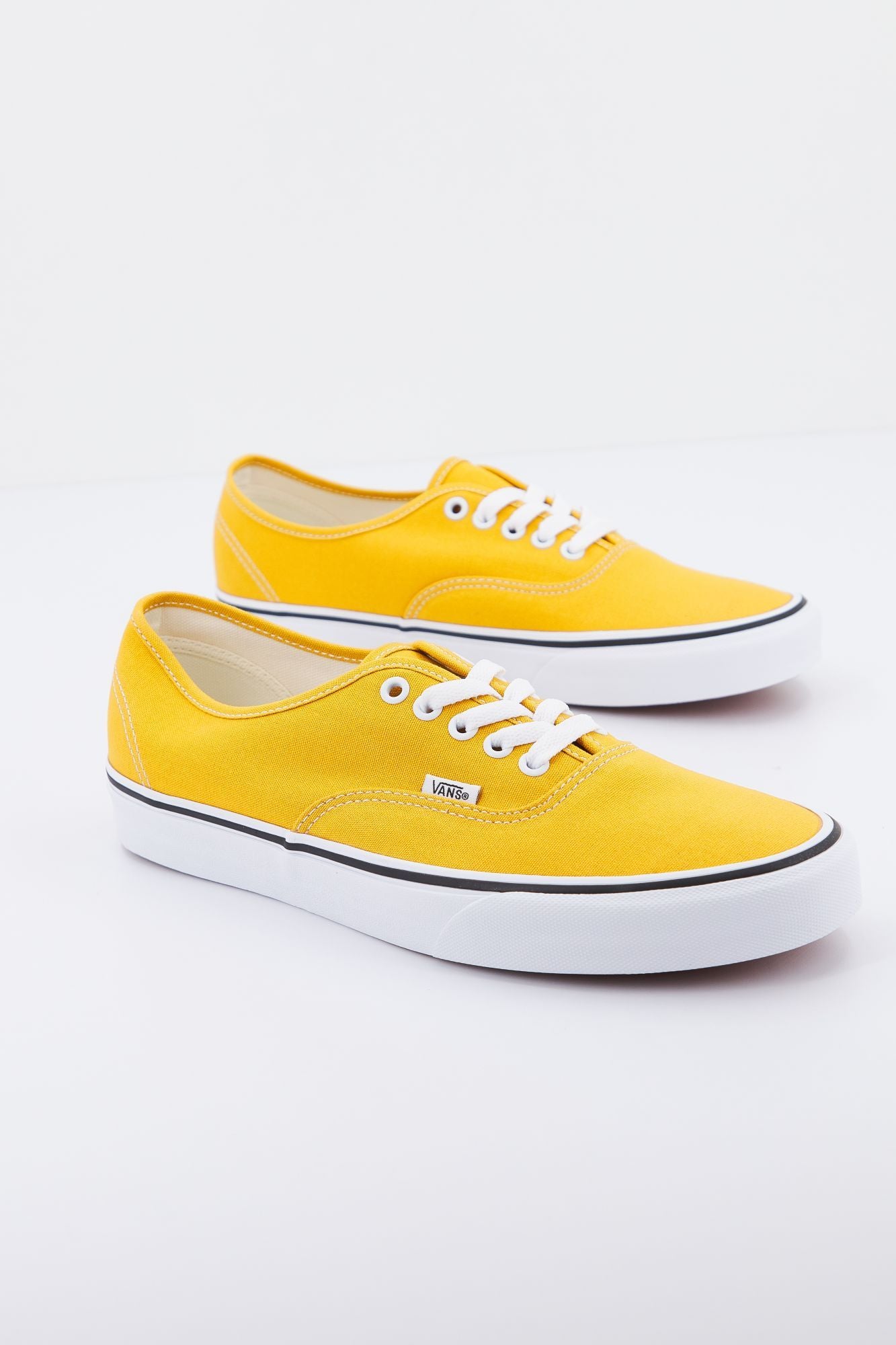 VANS UA AUTHENTIC en color AMARILLO (2)