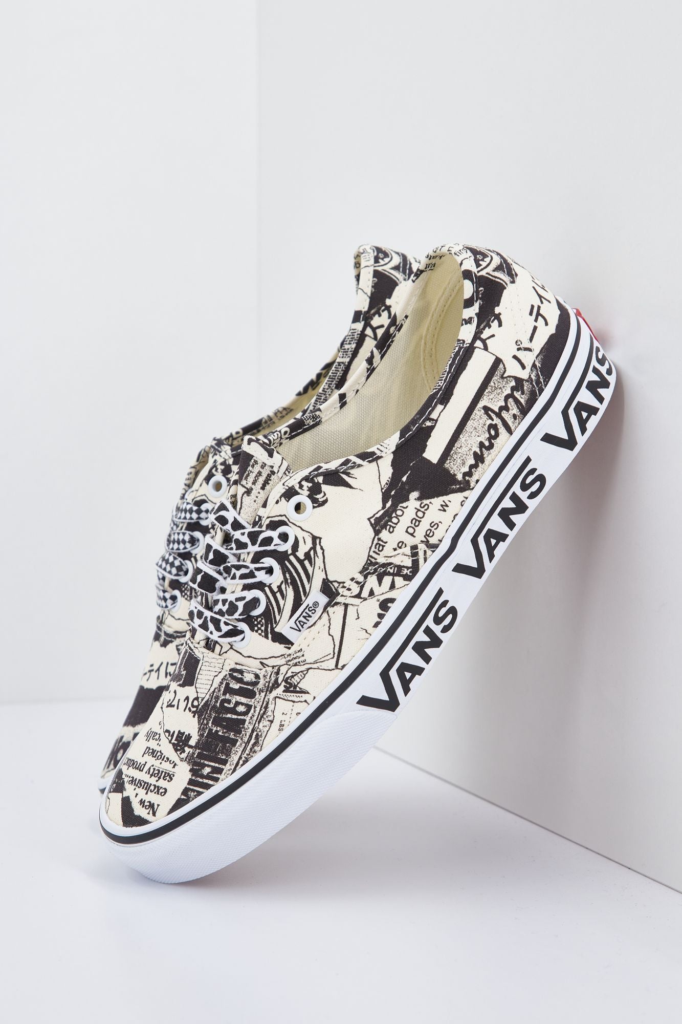 VANS UA AUTHENTIC en color NEGRO (1)