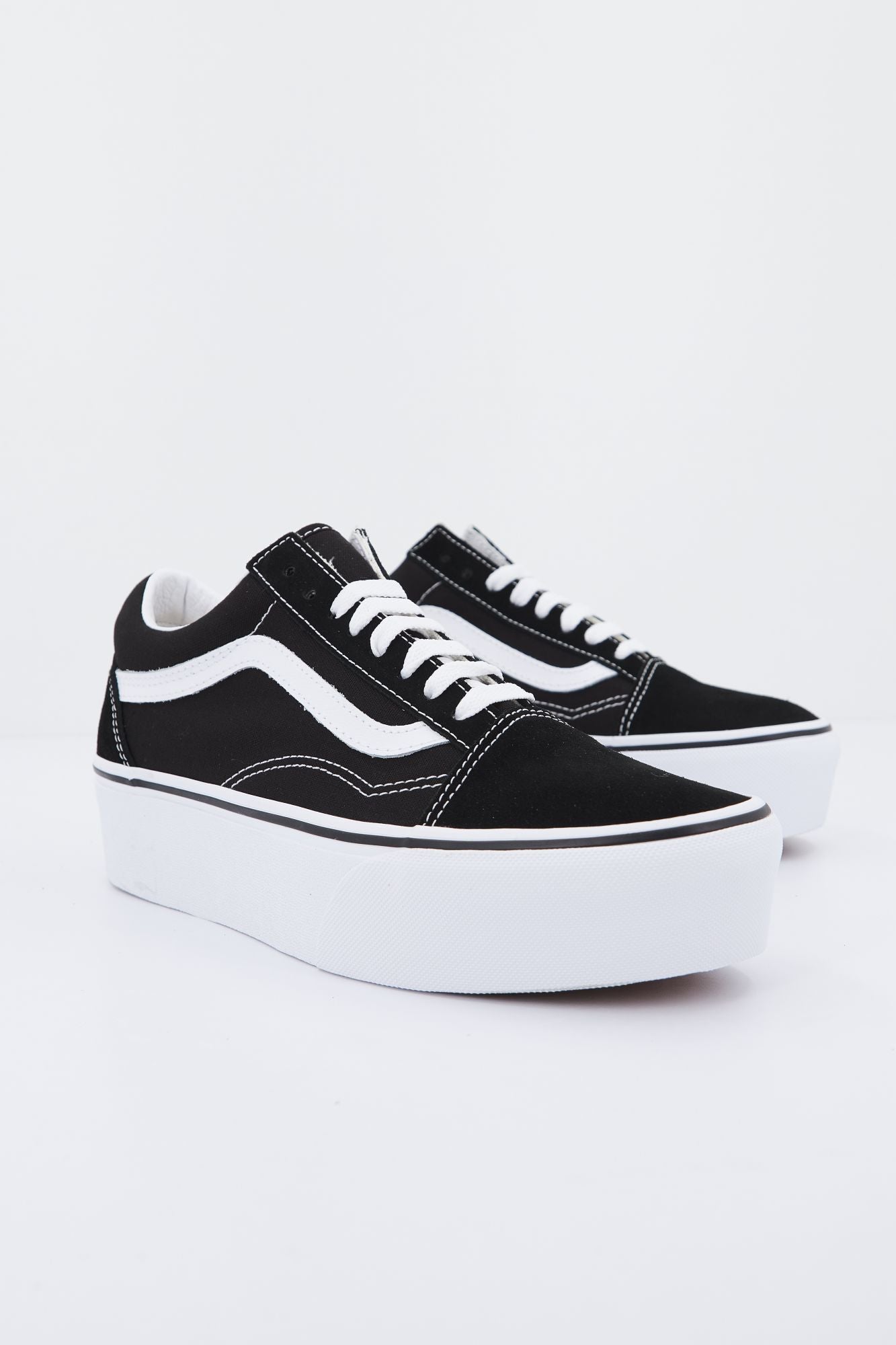 VANS UA OLD SKOOL en color NEGRO (1)