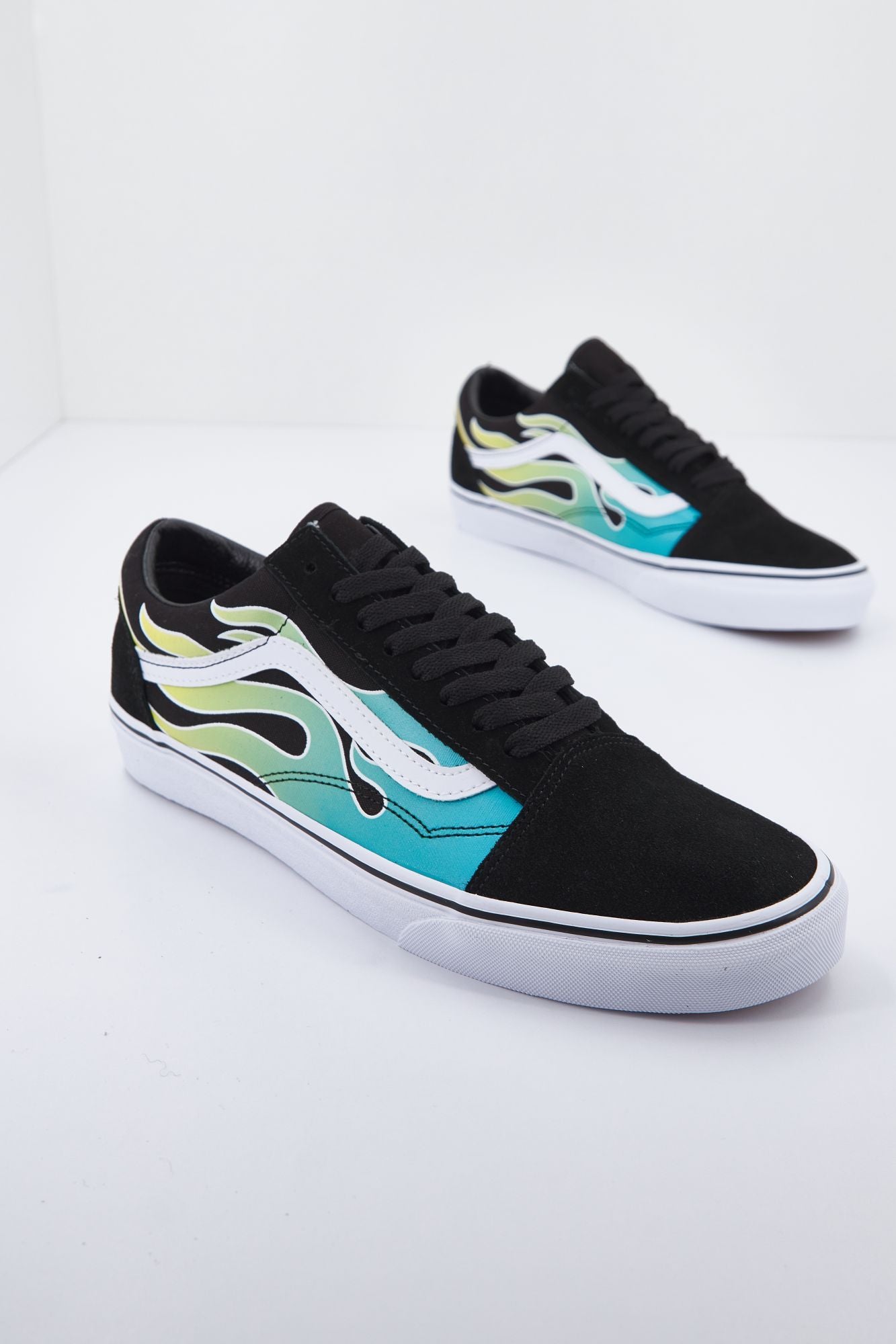 VANS UA OLD SKOOL en color NEGRO (1)