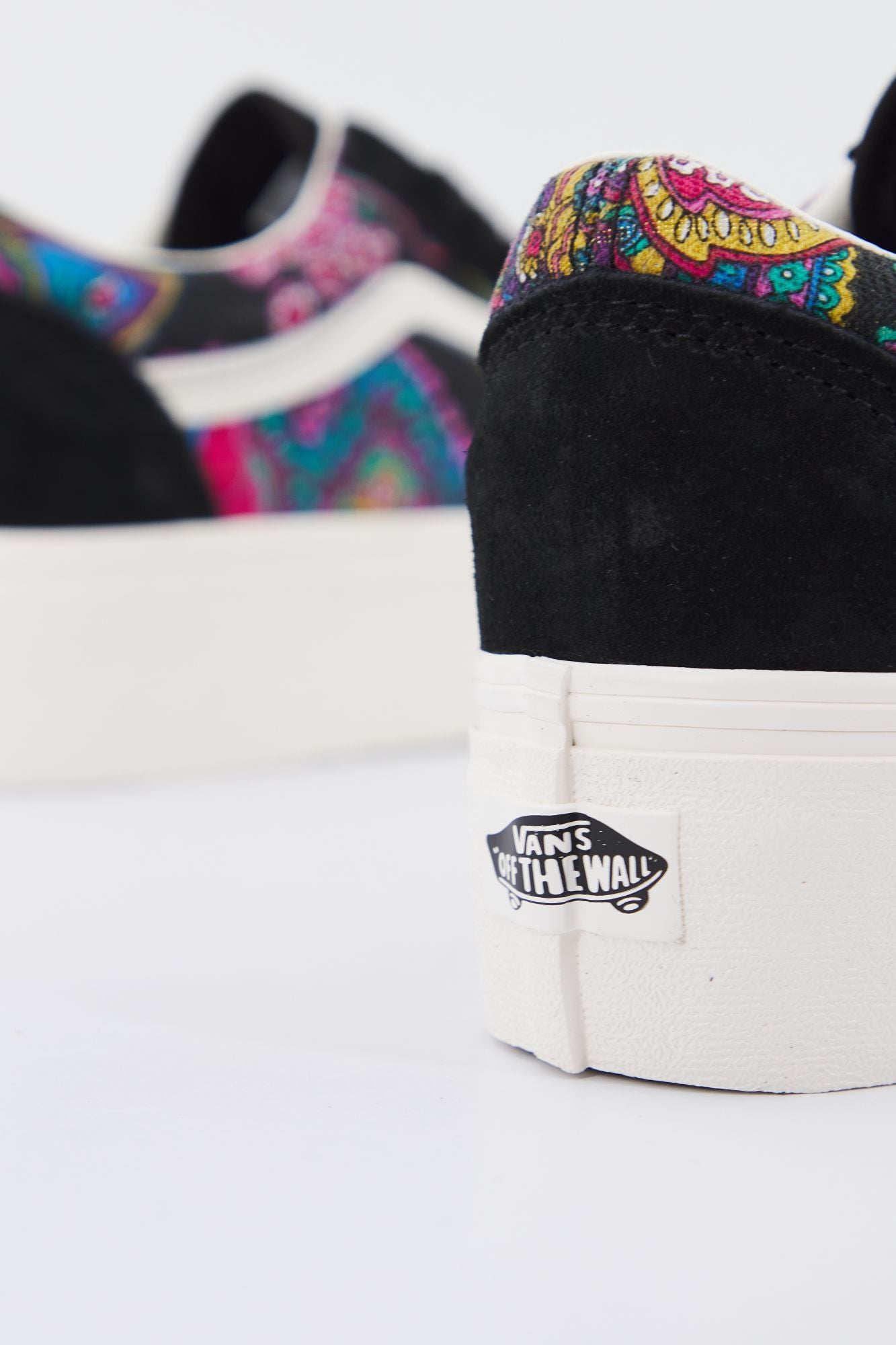 VANS UA OLD SKOOL en color NEGRO (4)