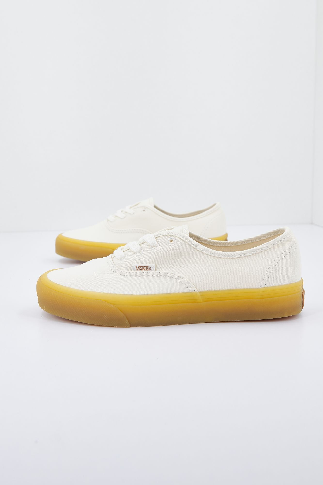 VANS UA AUTHENTIC en color BLANCO (2)