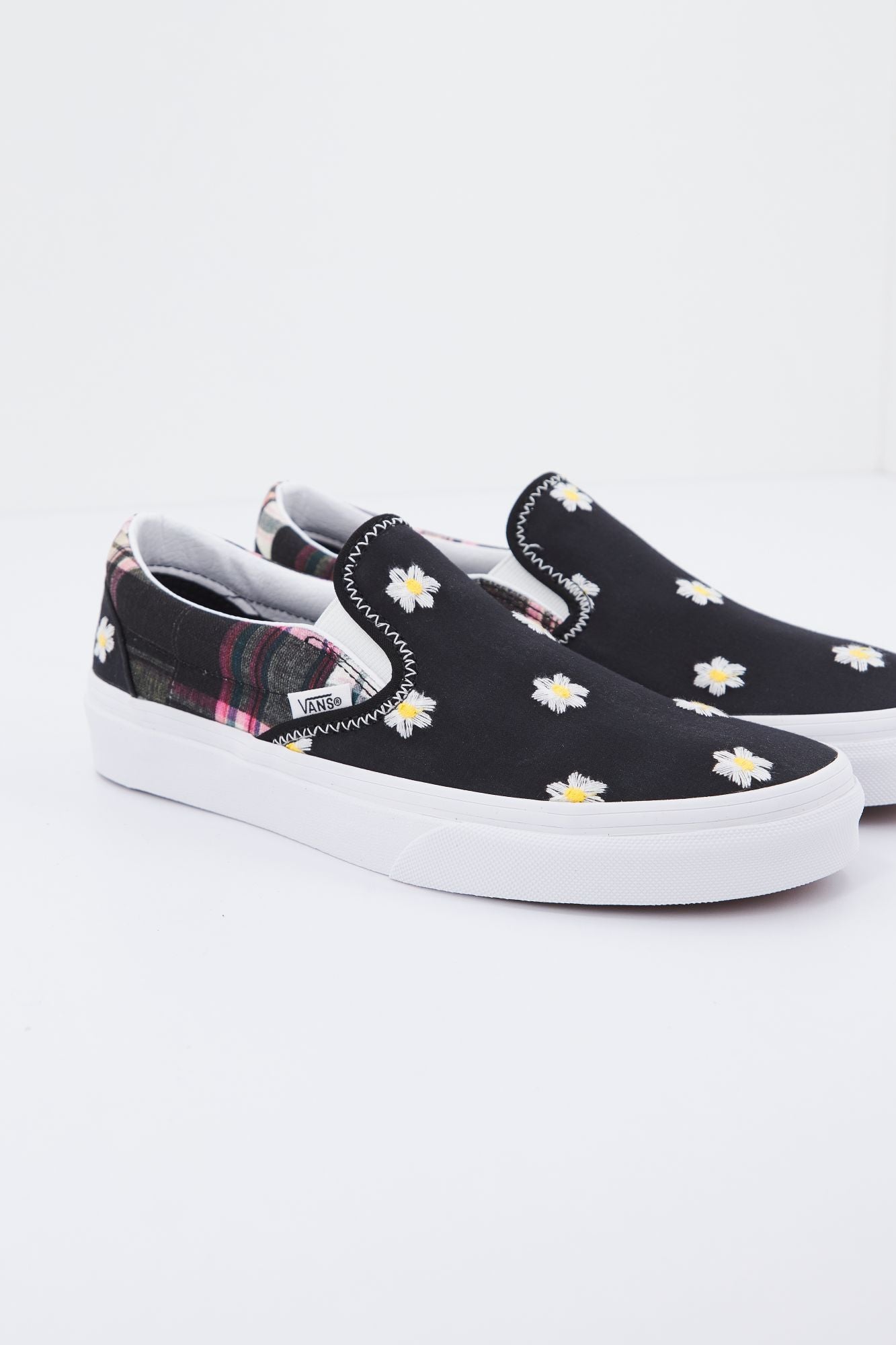 VANS UA CLASSIC SLIP-ON en color FLORAL (1)