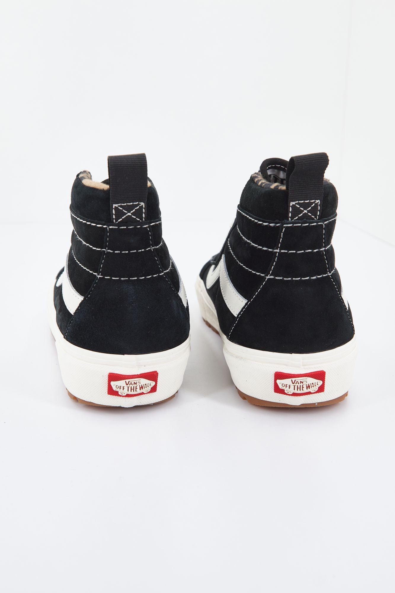 VANS UA SK8-HI en color NEGRO (2)