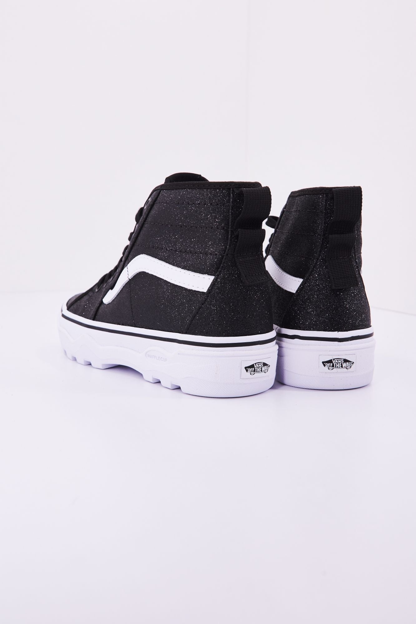 VANS UA SENTRY SK8-HI en color NEGRO (4)