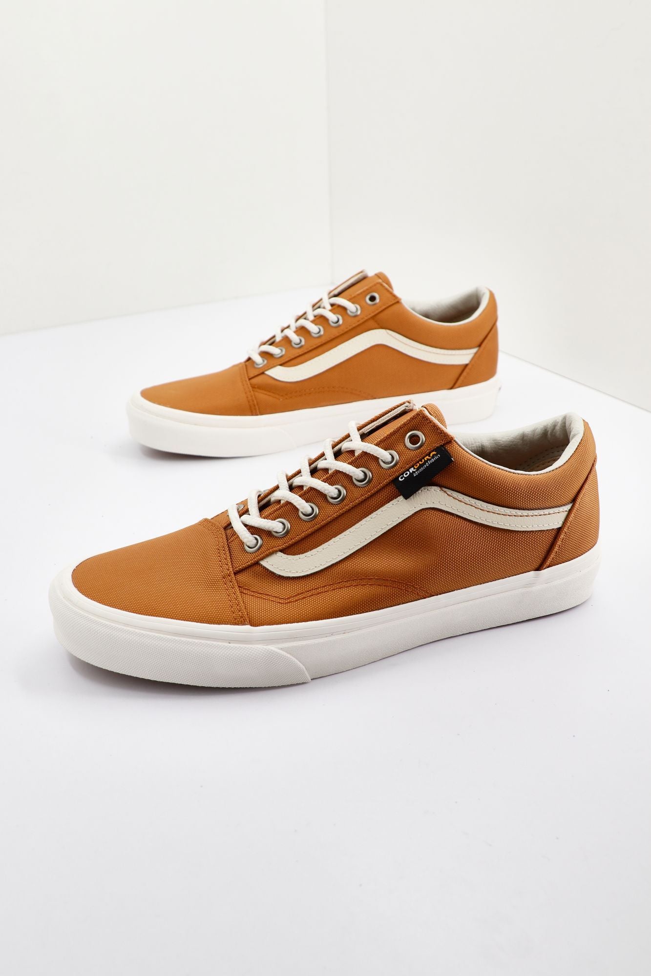 VANS VN0A4BW2K0A1 en color AMARILLO (1)