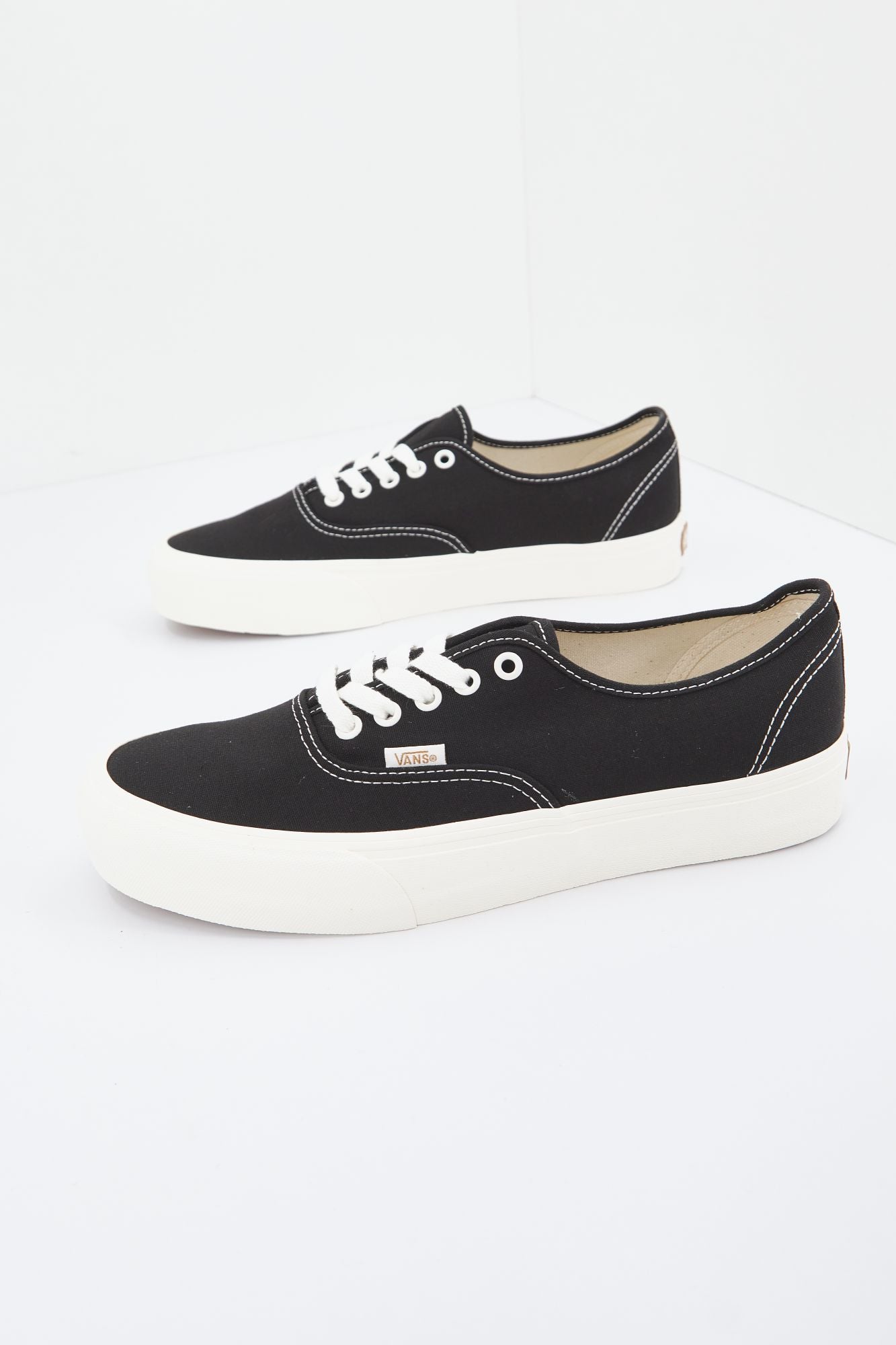 VANS AUTHENTIC VR3 en color NEGRO (1)