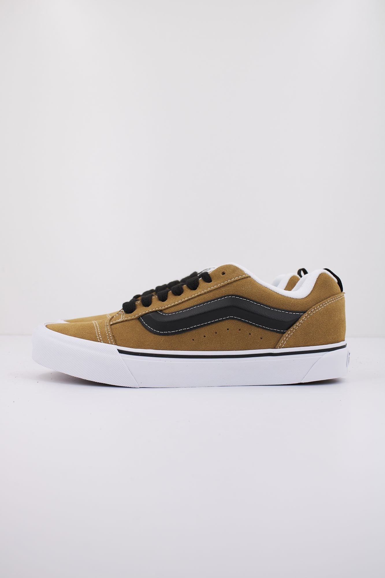 VANS KNU SKOOL en color MARRON CLARO (1)