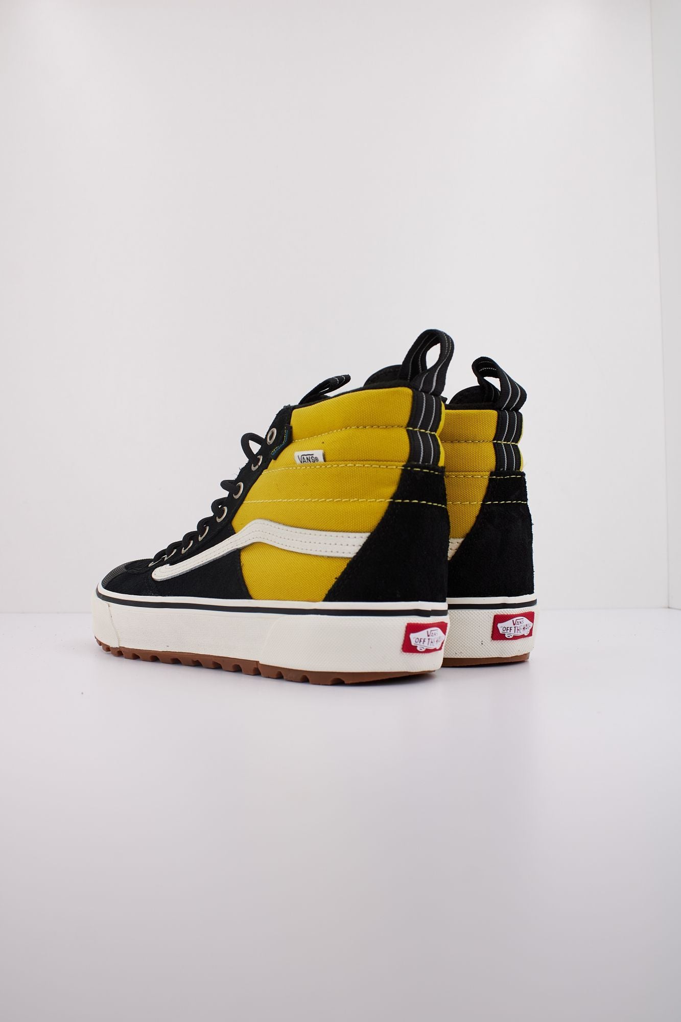 VANS MTE SK8-HI WATERPROOF en color NEGRO (4)