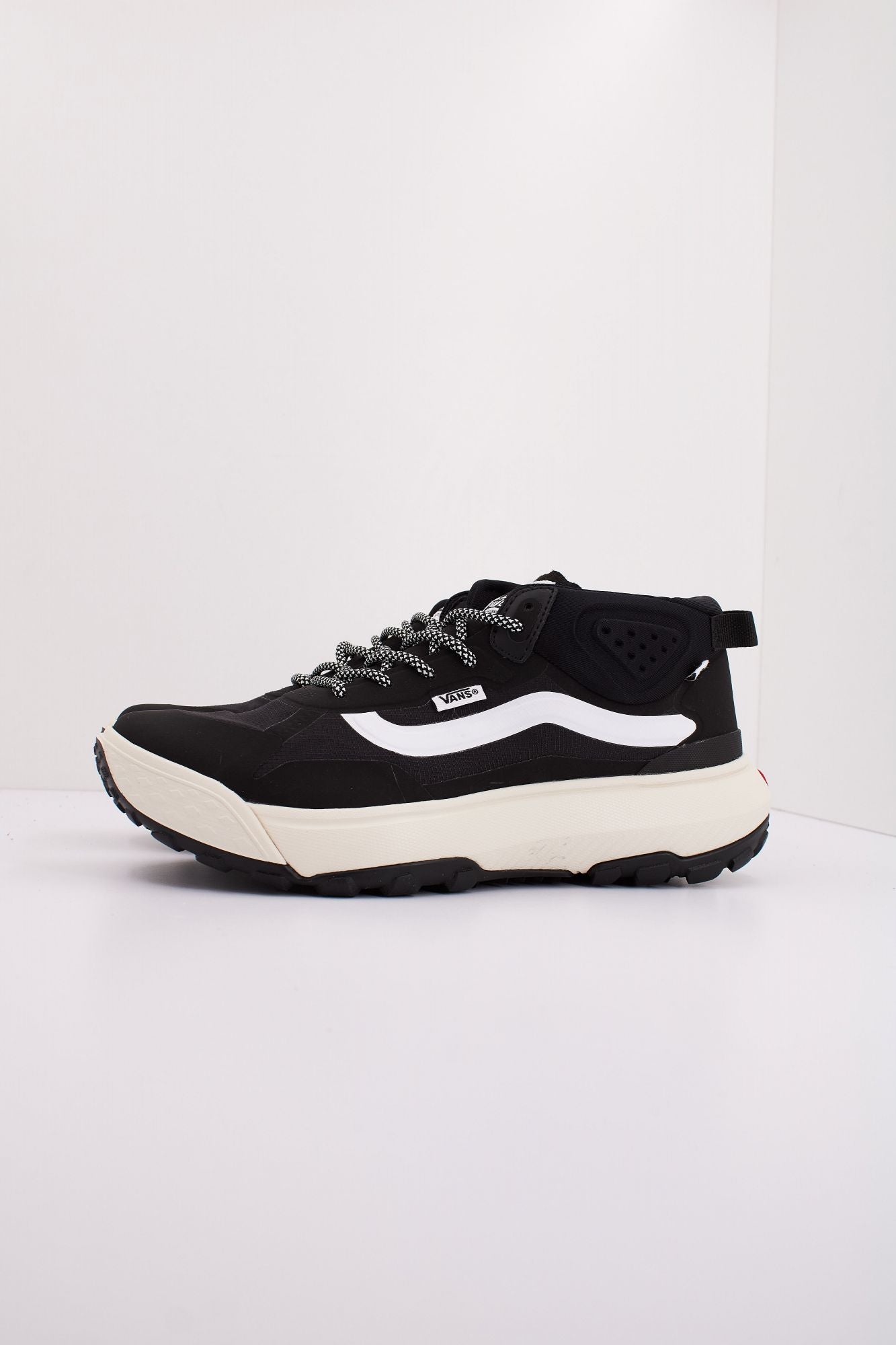 VANS MTE CROSSPATH MID en color NEGRO (1)