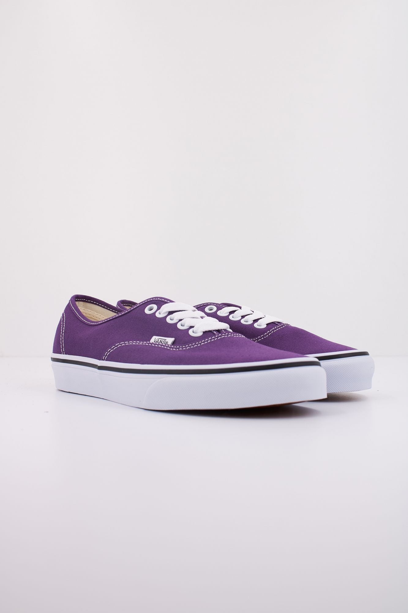 VANS AUTHENTIC en color VIOLETA (2)