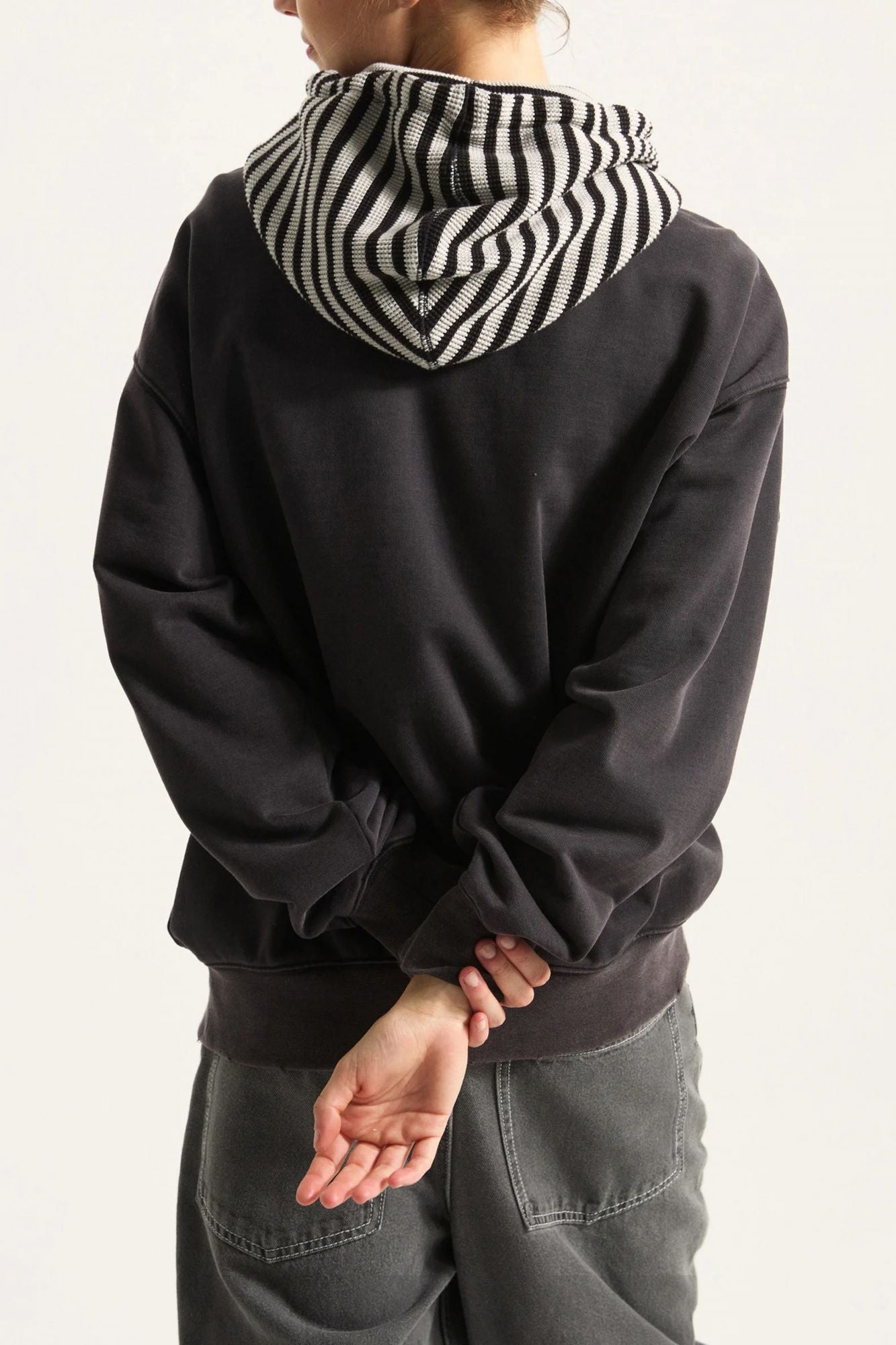 VANS EFFY HOODED CREW en color NEGRO (3)