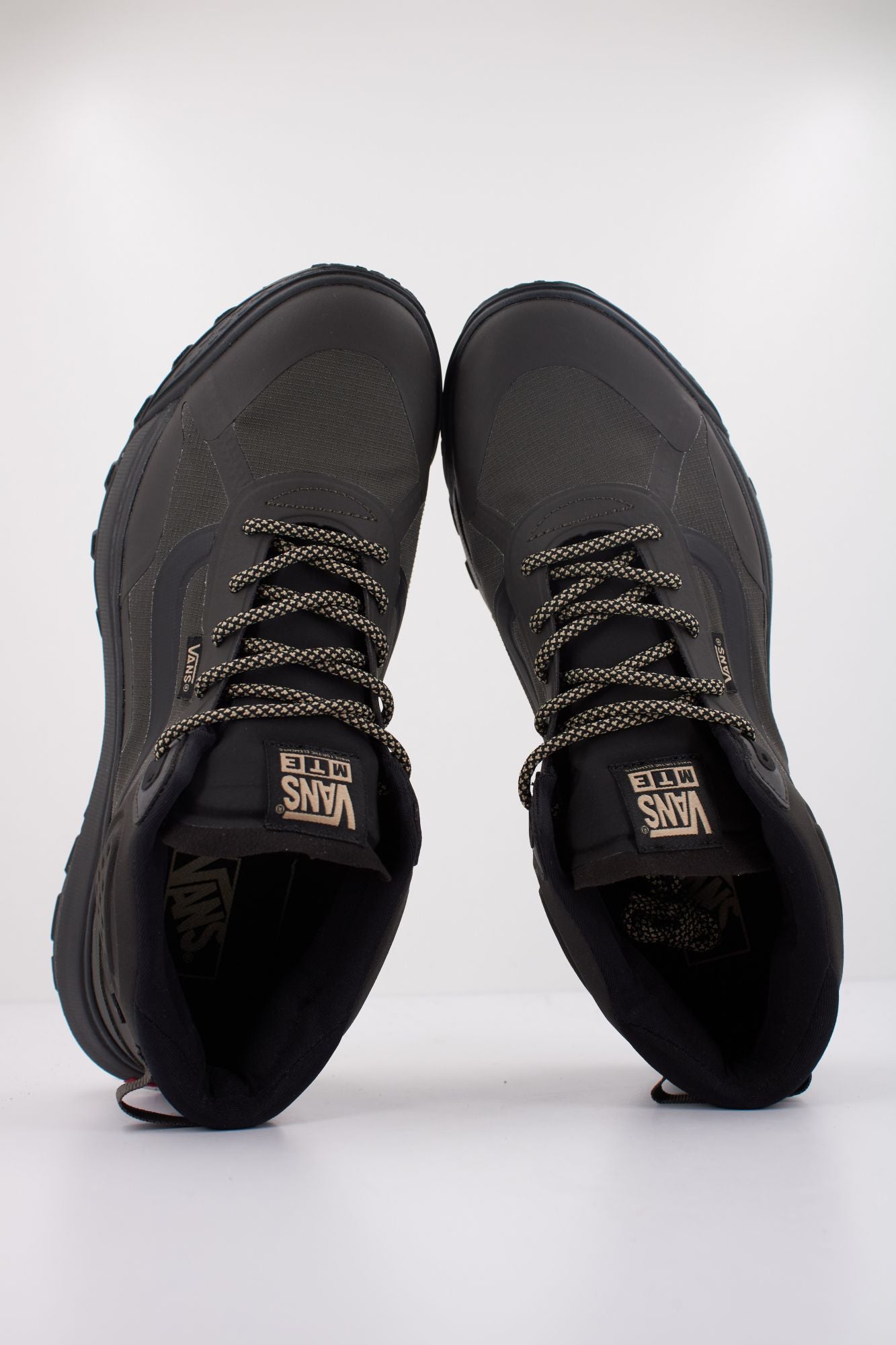 VANS MTE CROSSPATH MID en color NEGRO (3)
