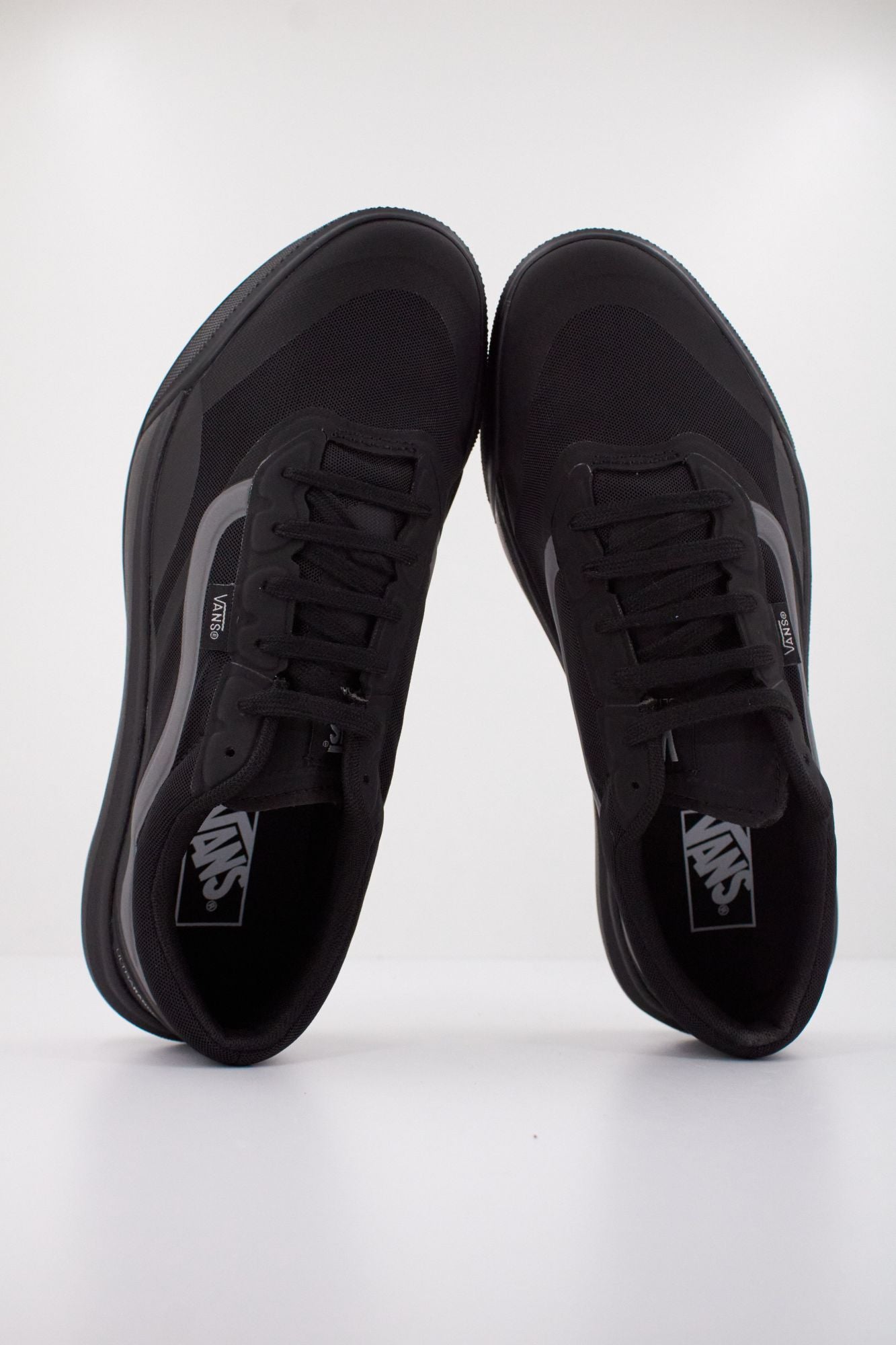VANS MTE ULTRARANGE 2.0 RW en color NEGRO (3)