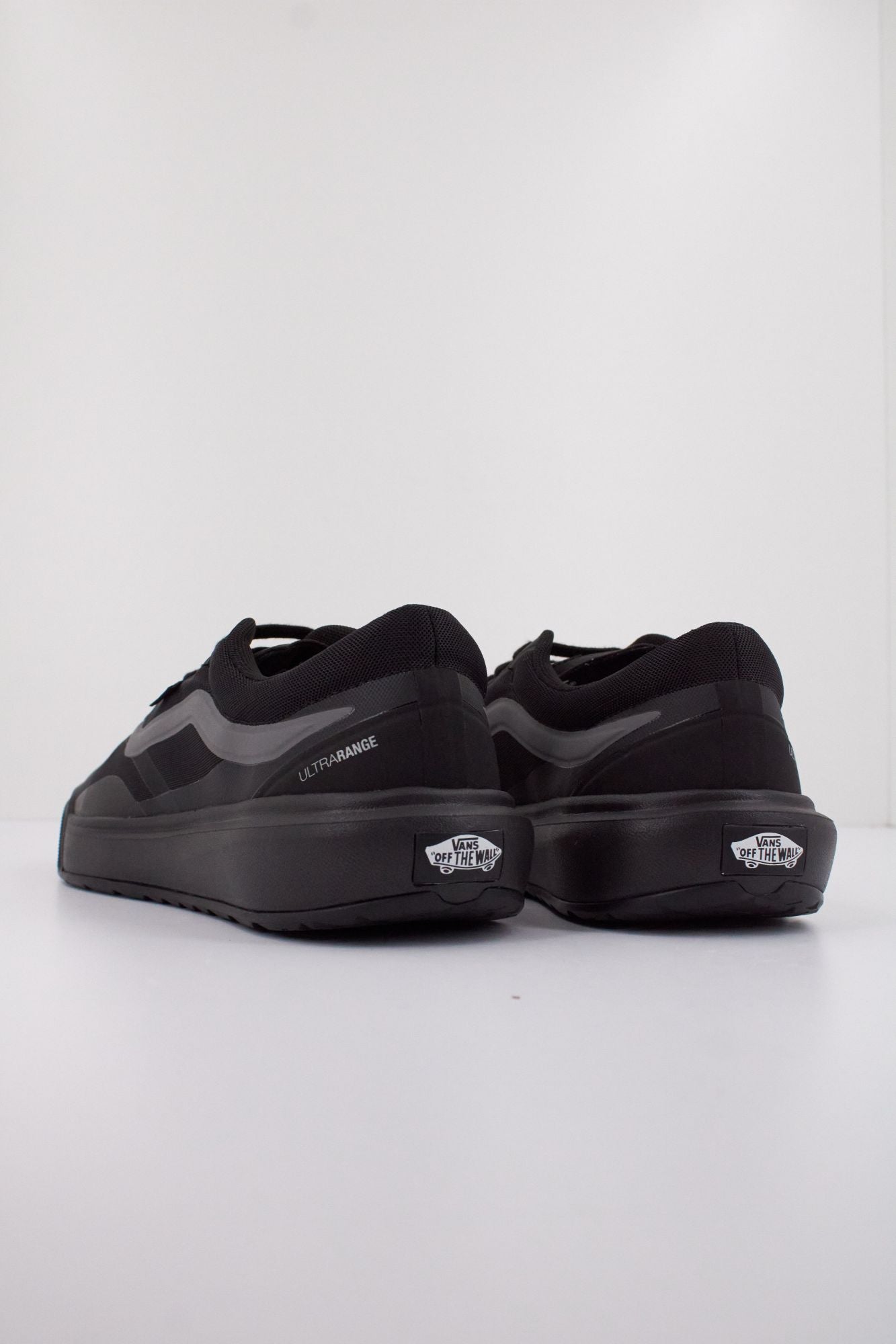 VANS MTE ULTRARANGE 2.0 RW en color NEGRO (4)
