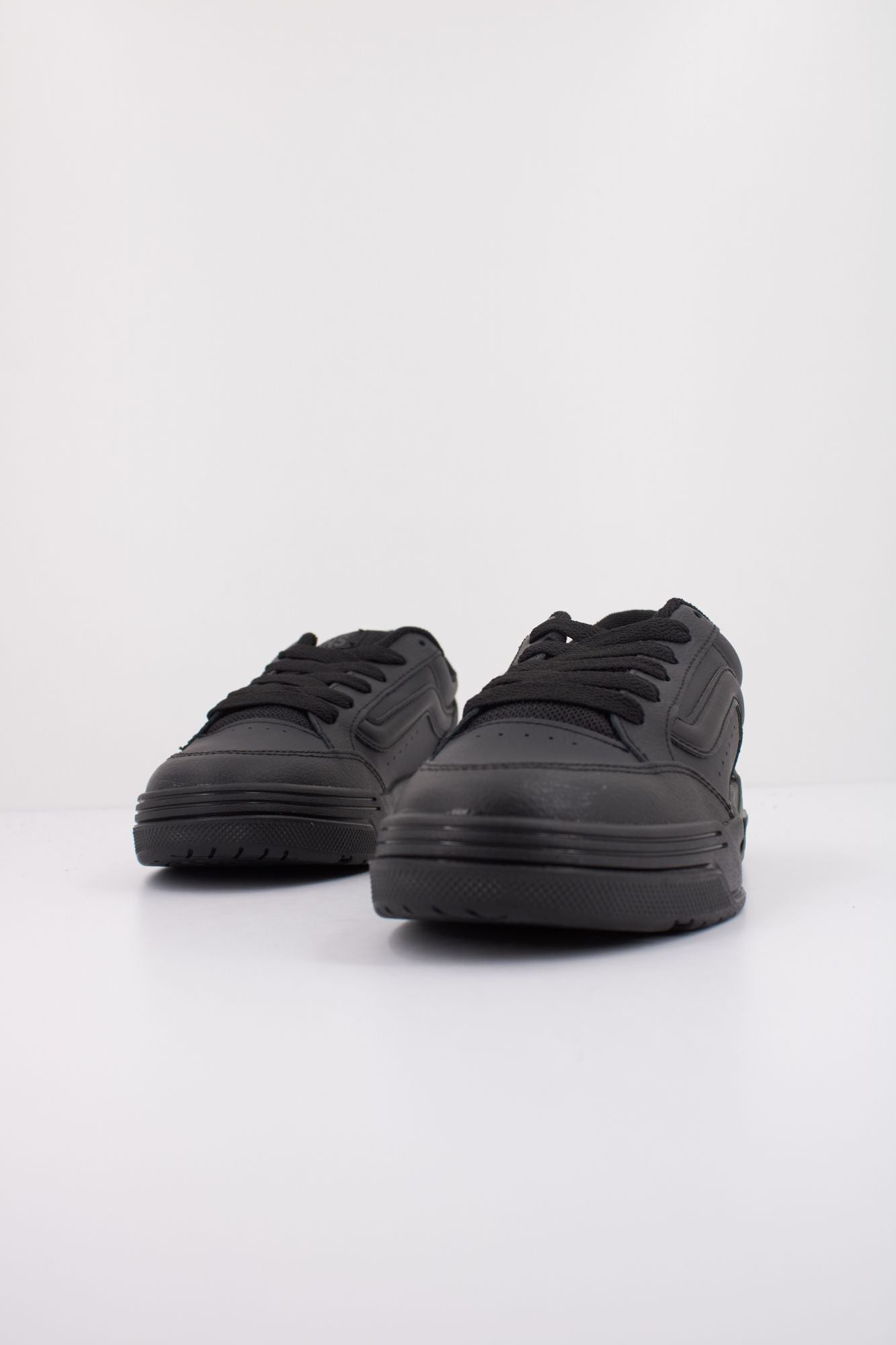 VANS HYLANE en color NEGRO (2)